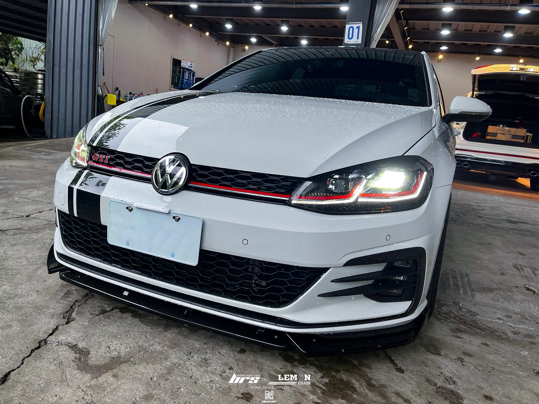Volkswagen Golf 7.5 GTI 安裝 副廠三件式前下巴