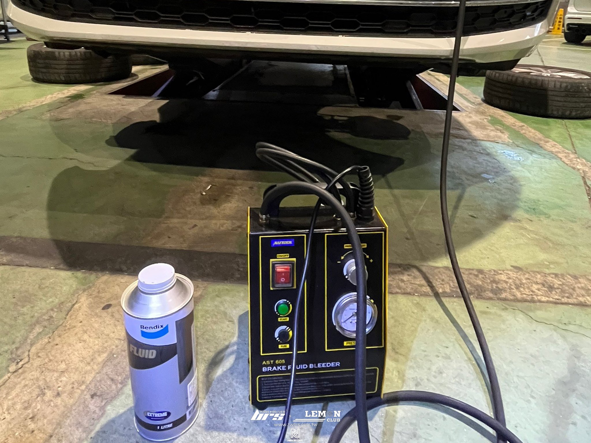 Skoda Octavia 保養(德國Rheinol萊茵機油0W20+原廠機油芯+原廠洩油螺絲+原廠洩油螺絲墊片+DOT4號煞車油+奈米銀抗菌活性碳冷氣濾芯+原廠進氣濾芯)