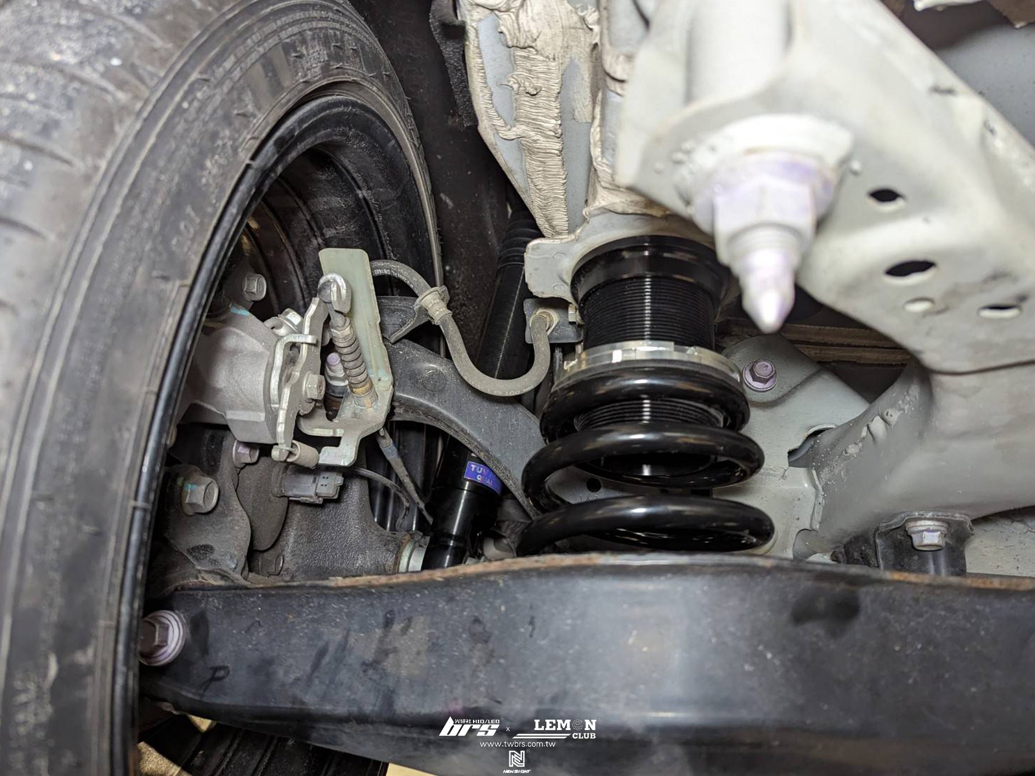 Toyota Corolla Altis 安裝 D2道路版高低軟硬桶身可調避震器+HUNTER 3D電腦前輪定位