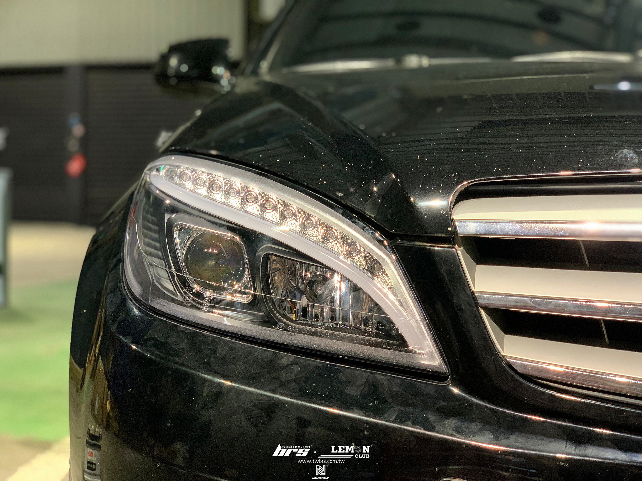 Mercedes Benz C300 更換 仿W205魚眼大燈總成+Highlight SS款(高階款) 6000K LED+萊茵5W30機油+MANN機油芯更換+外皮帶更換