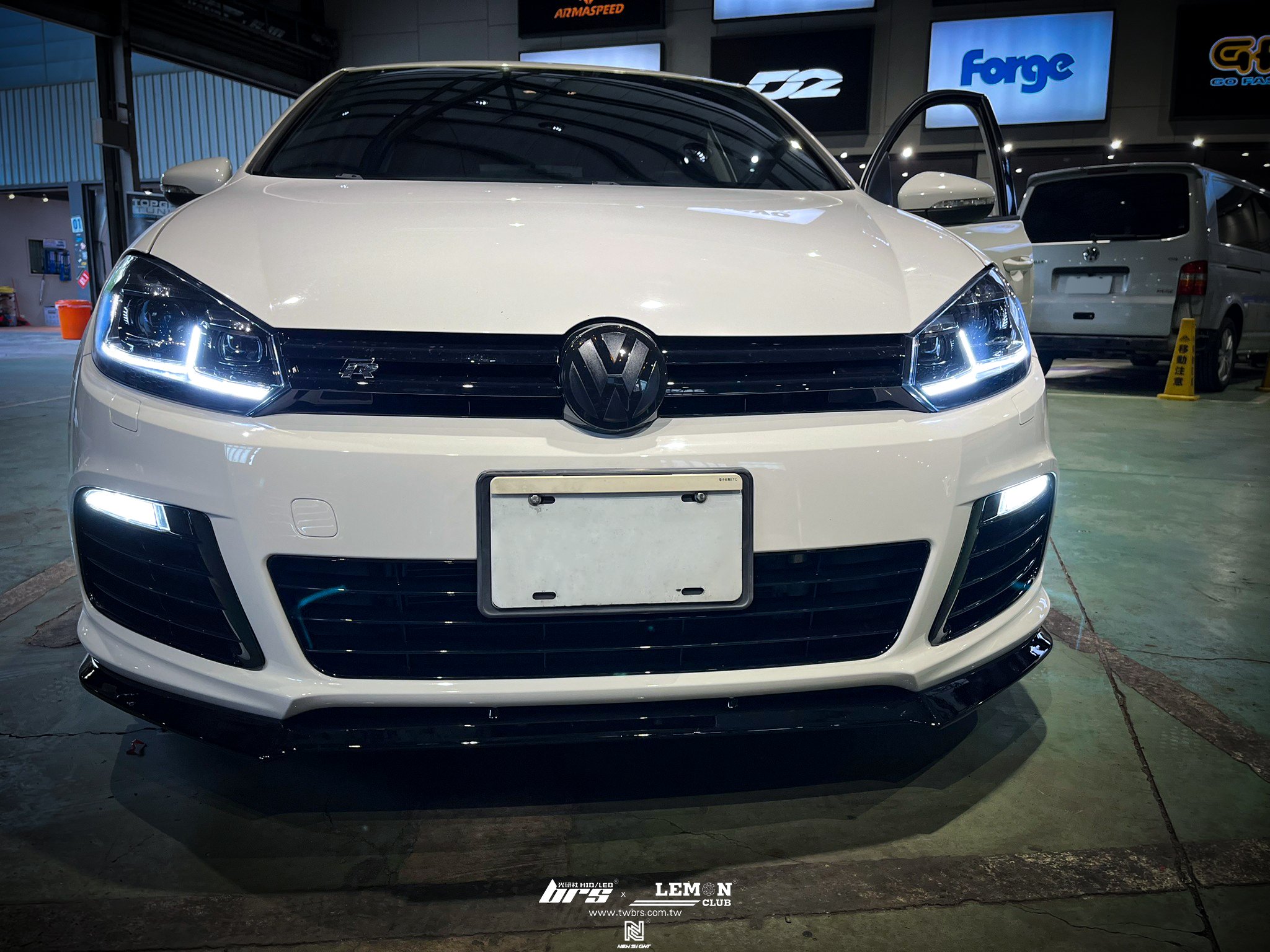Volkswagen Golf 6 安裝 R20專用前下巴+類MAX款後下擾流+前黑標+後黑標