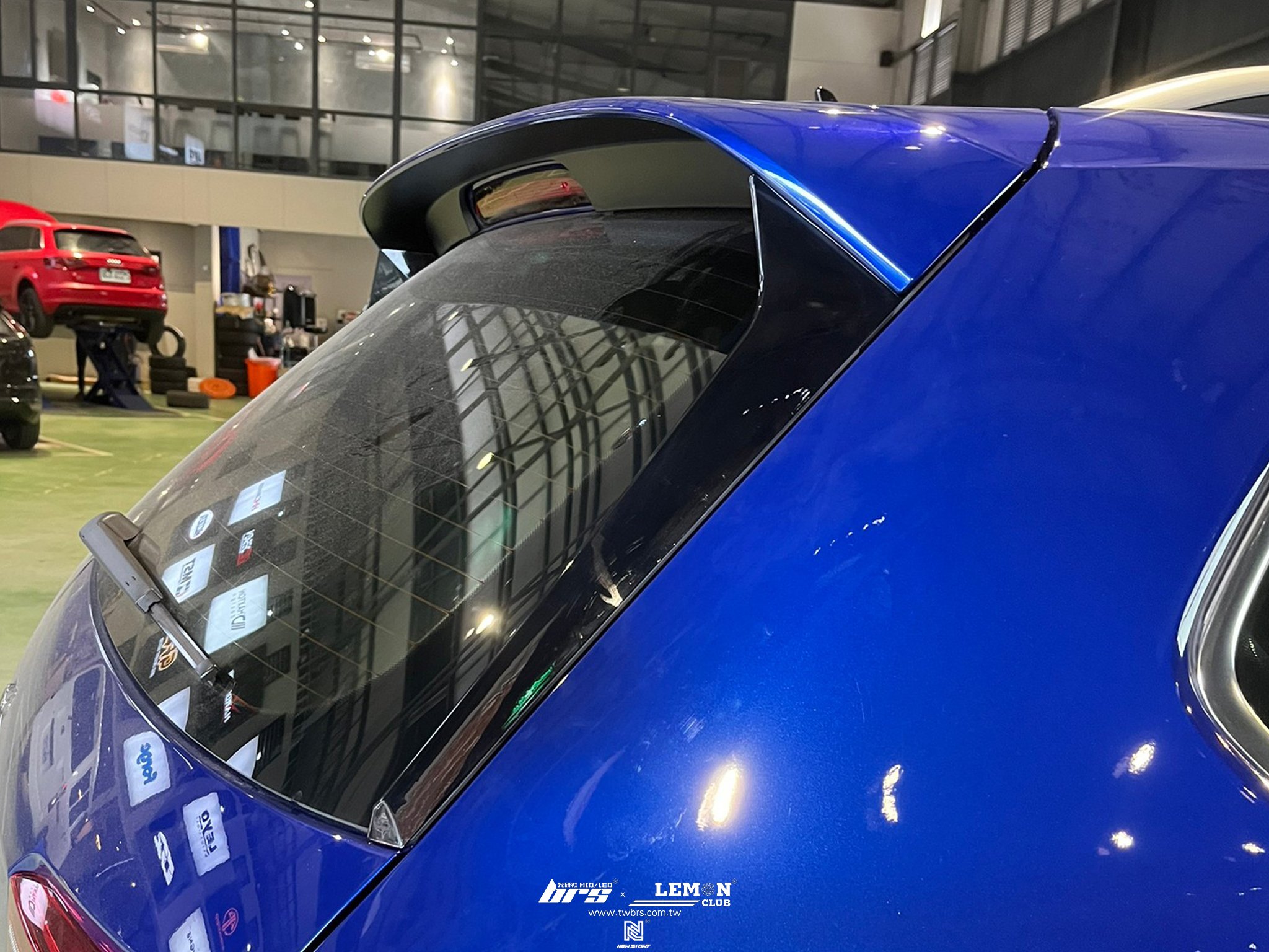 Volkswagen New Tiguan R 安裝 側翼+鋼琴黑類MAX鴨尾+怠速熄火啟停自動關閉器