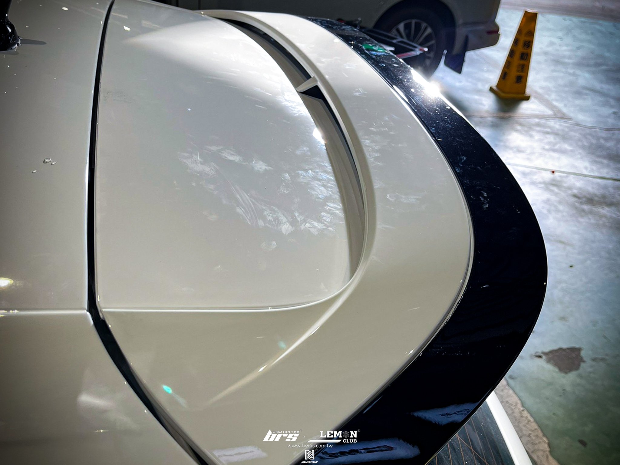 Volkswagen Golf 8 R 安裝 CS尾翼