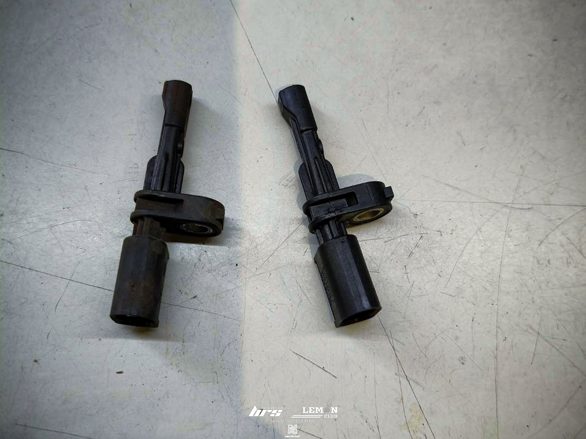 Skoda Octavia 安裝 右後輪速感知器更換