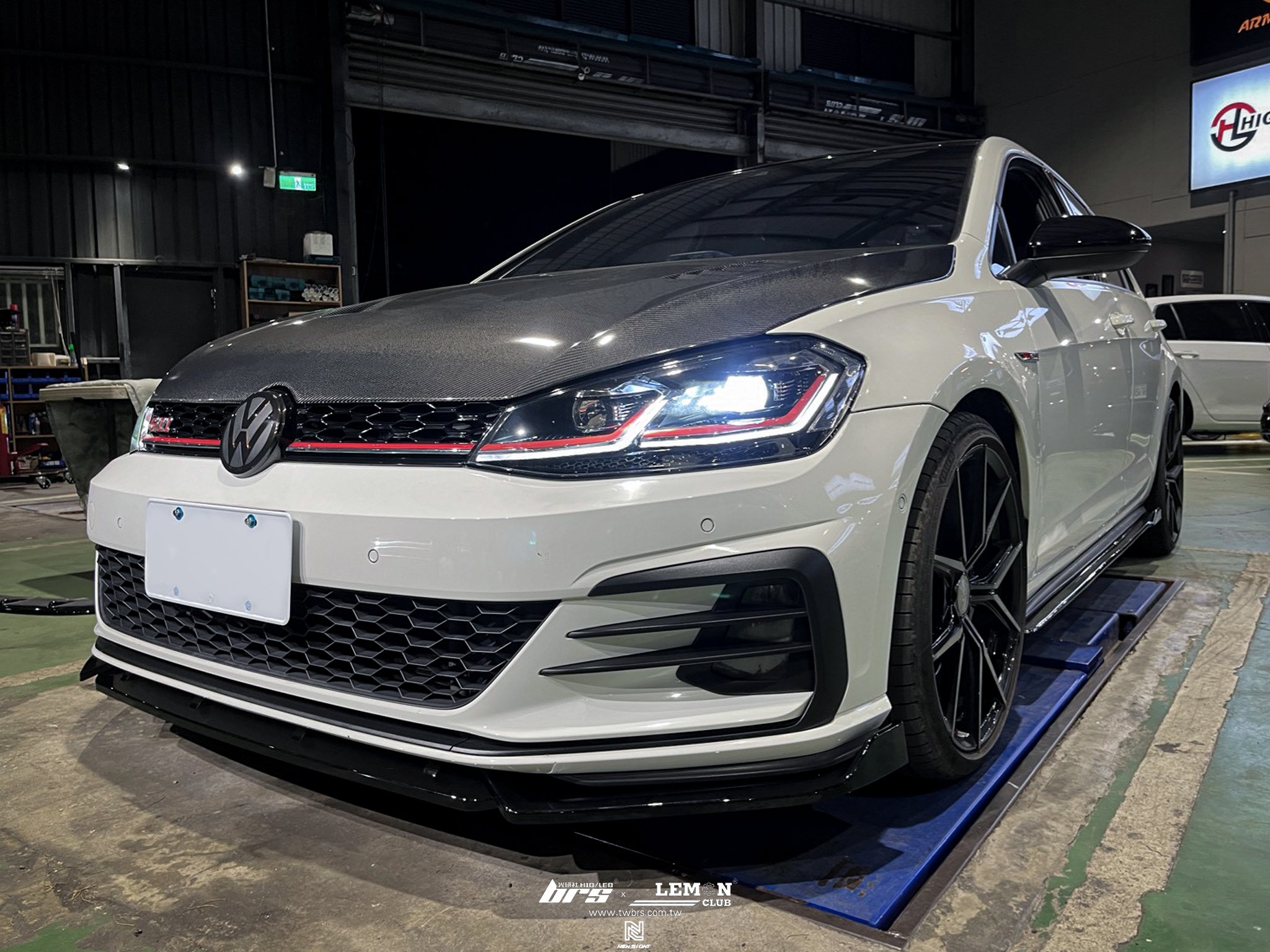 Volkswagen Golf 7.5 GTI 安裝 原廠免鑰匙啟動開關+副廠三件式前下巴