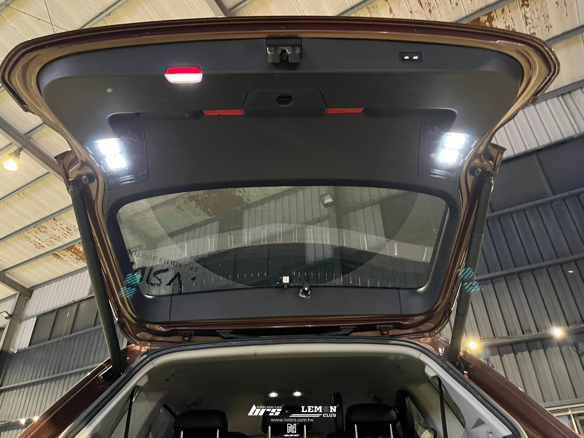 Volkswagen New Tiguan 安裝 專用尾門燈