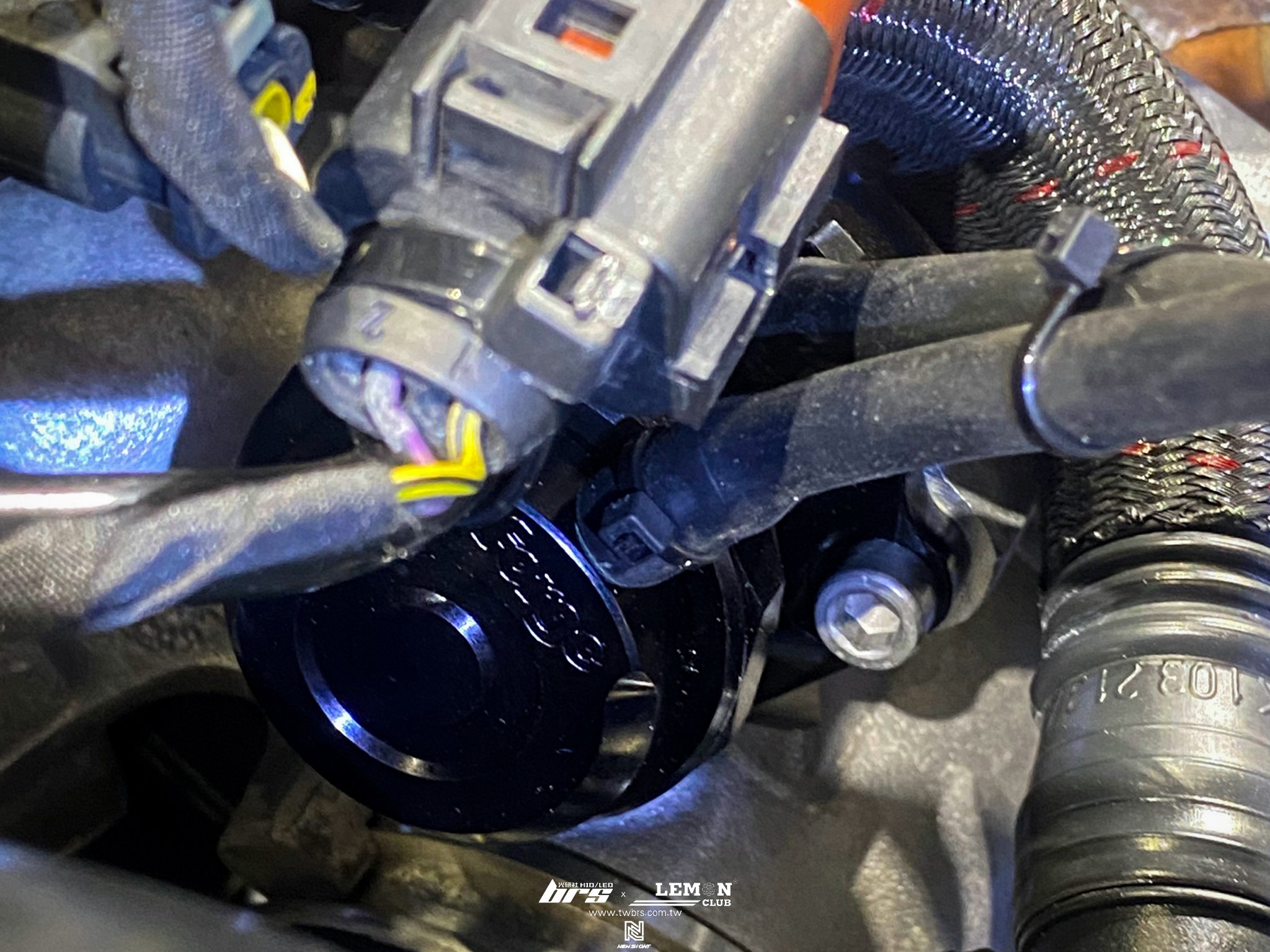 Skoda Superb 安裝 德國Rheinol萊茵機油5W30更換+原廠機油芯更換+原廠洩油螺絲更換+Forge 外洩式洩壓閥+Forge 渦輪增流管+Forge 渦輪進氣管