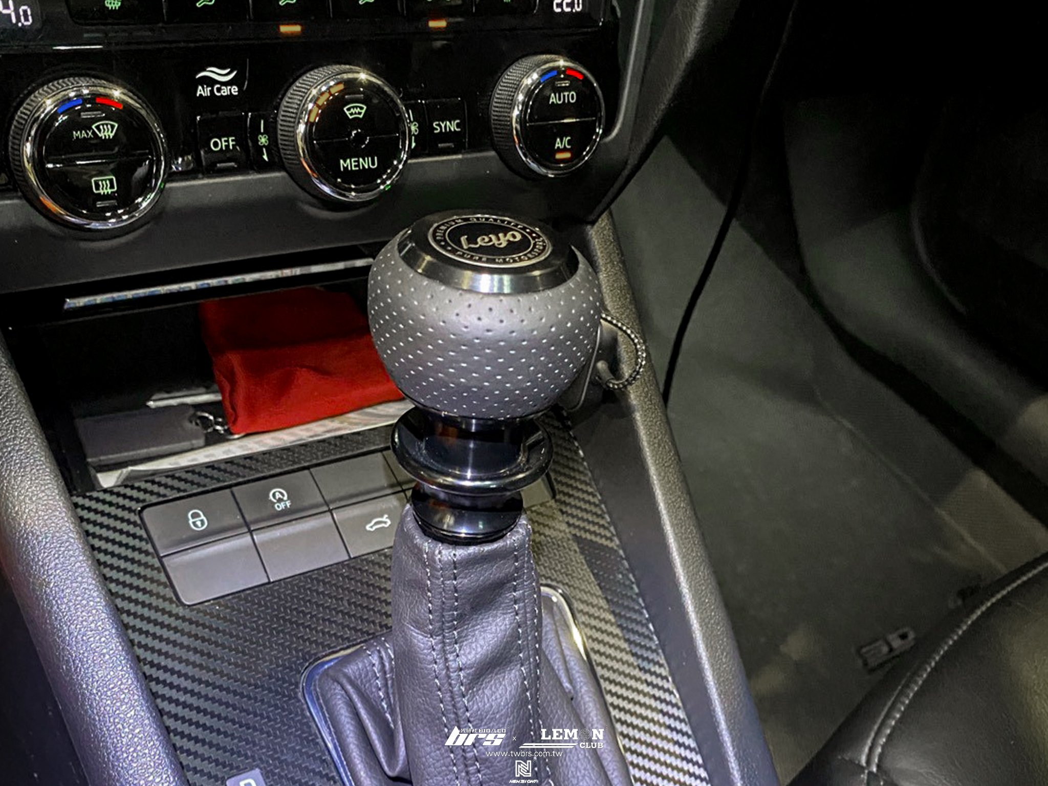 Skoda Octavia 安裝 MST進氣系統+Leyo皮革自排排檔頭