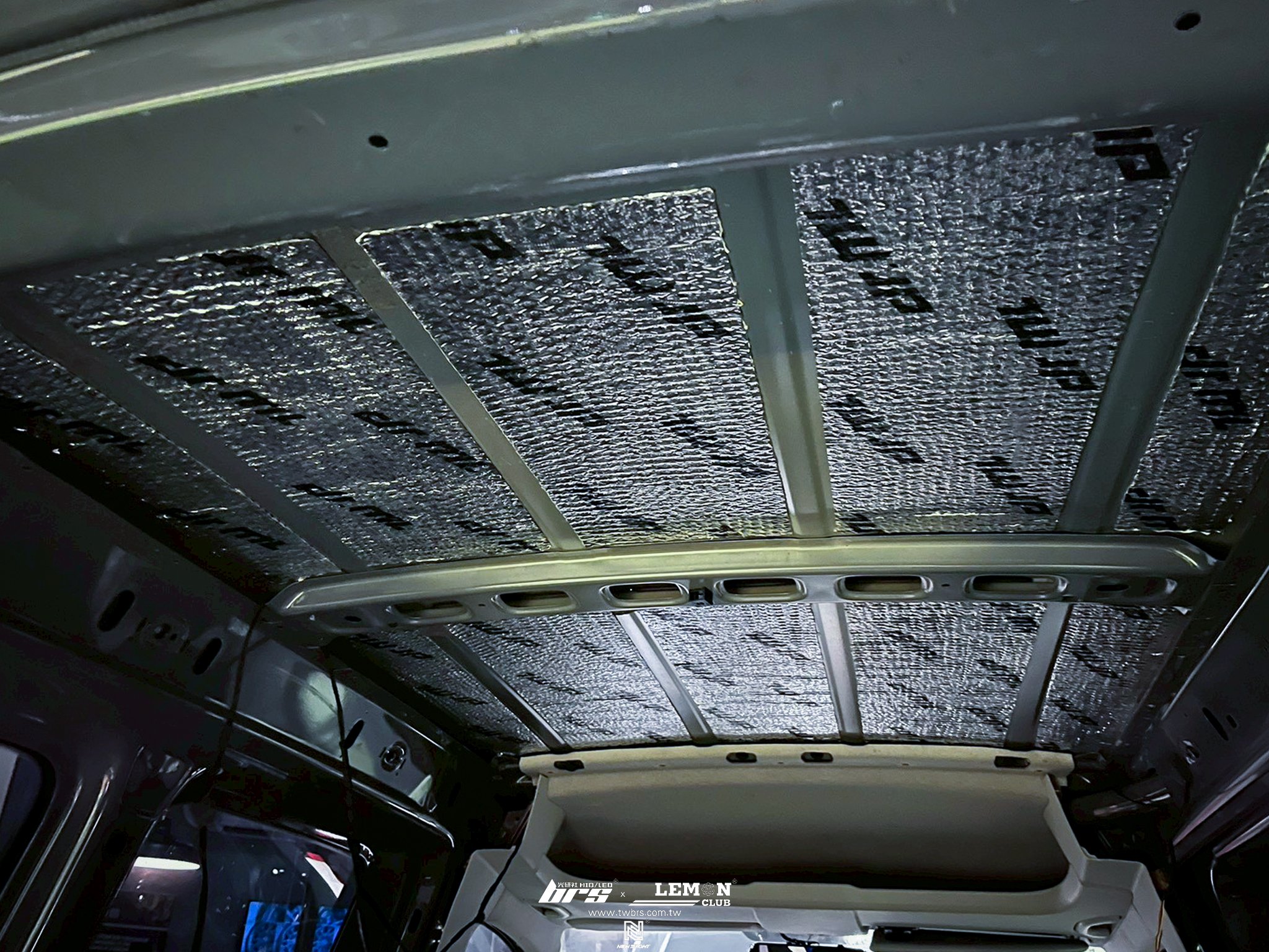 Volkswagen Caddy C4 安裝 全車制震隔音施做+崁入式晴雨窗+輪拱保護墊