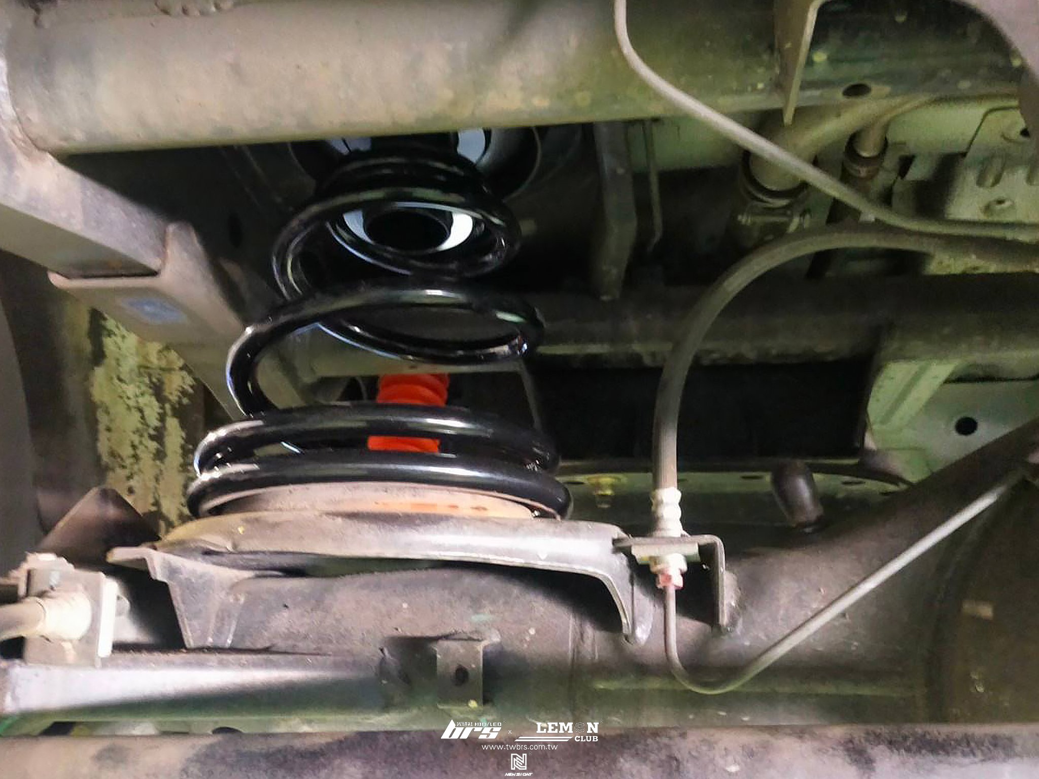 Mitsubishi Zinger 安裝 SF Racing避震器