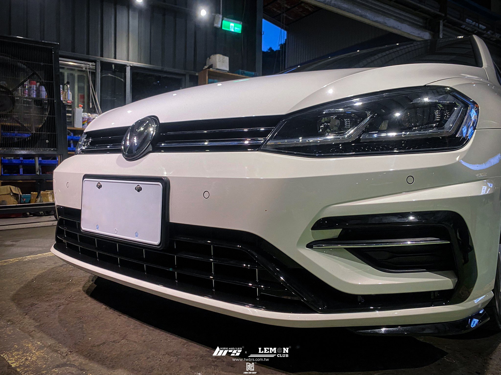 Volkswagen Golf 7.5 安裝 流水LED尾燈+類R前下氣壩+牌照燈