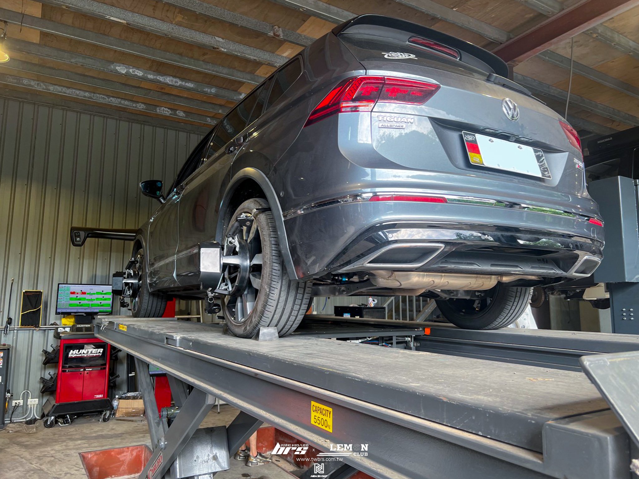 Volkswagen New Tiguan 安裝 原廠DCC主動式底盤控制系統+原廠後座腳窩燈+HUNTER 3D電腦四輪定位