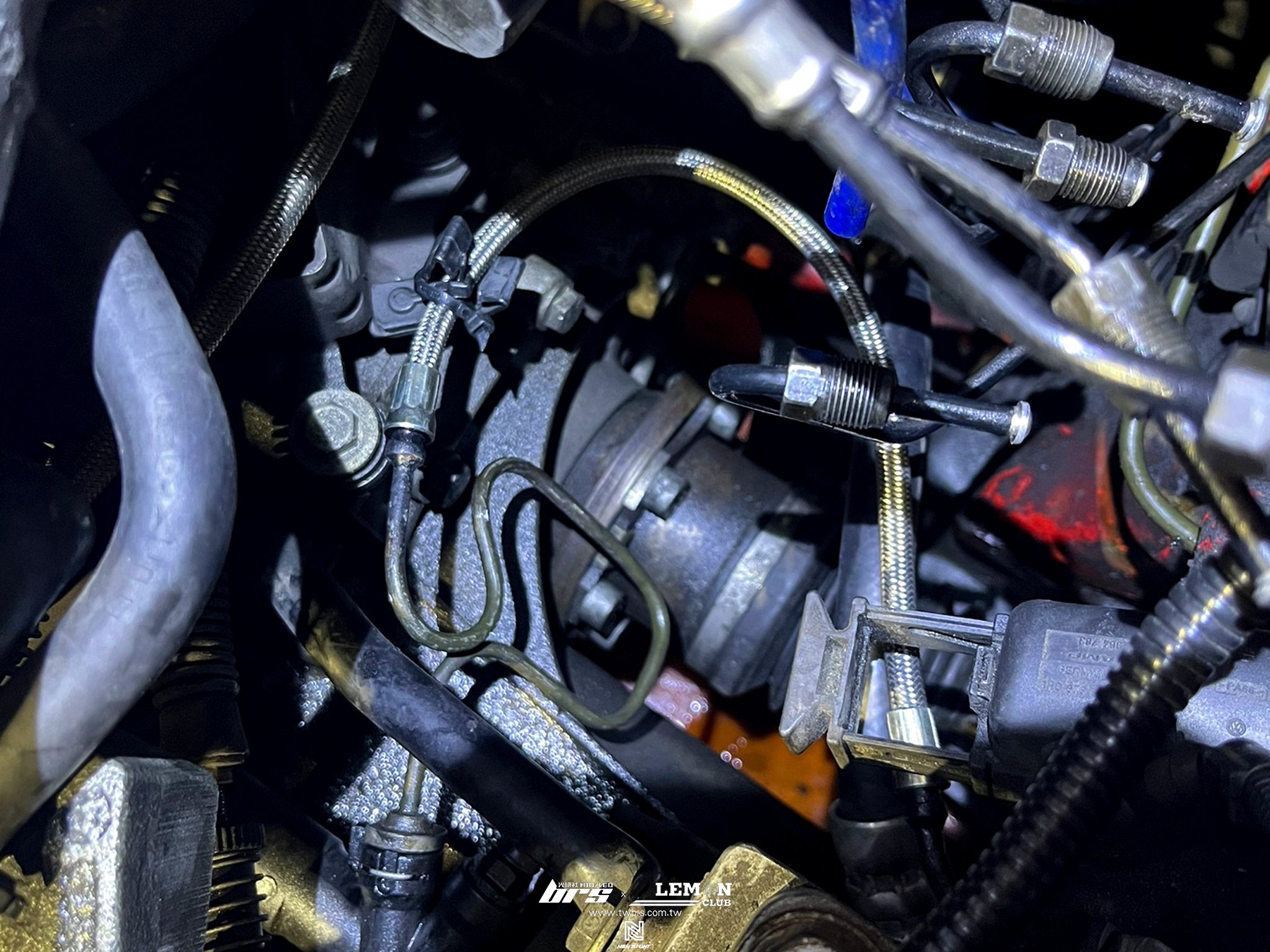 Volkswagen Golf 4 保養 渦輪排氣岐管墊片更換+離合器金屬油管更換+G12水箱精更換+DOT4號剎車油更換