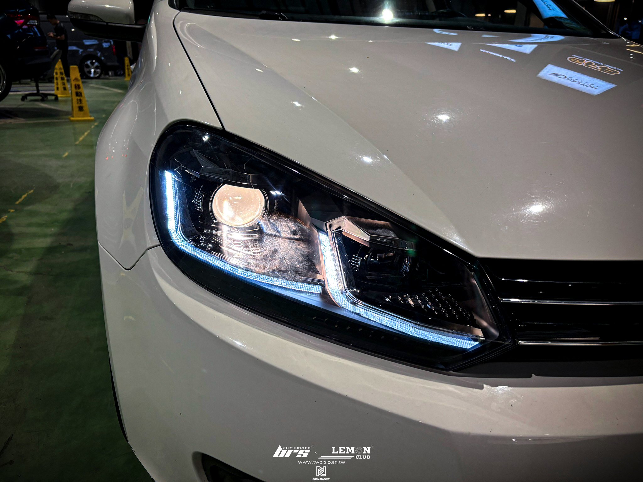 Volkswagen Golf 6 安裝 6改7.5銀線魚眼大燈總成+前黑標+後黑標