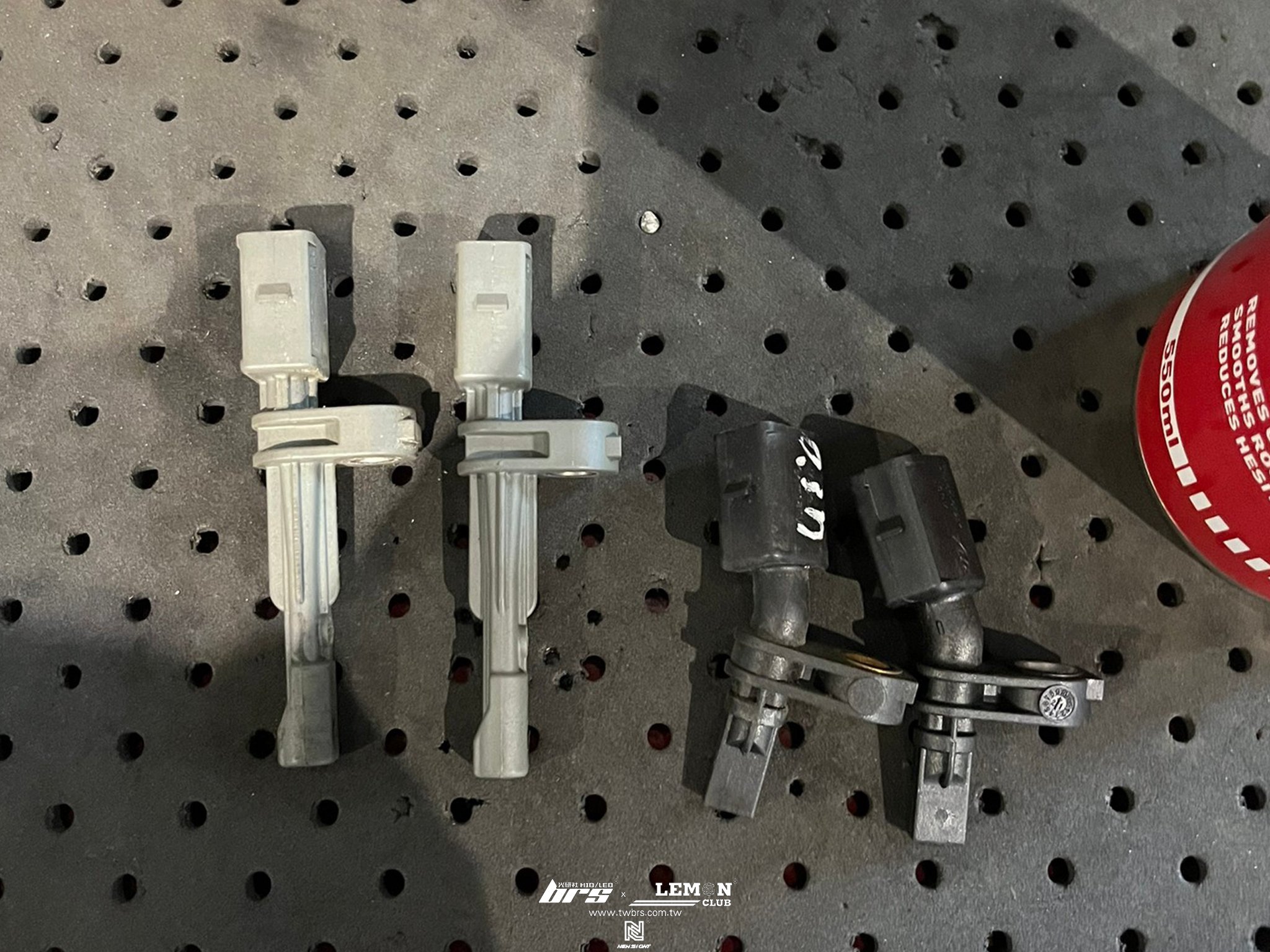 Skoda Octavia 安裝 右前輪速感知器+右後輪速感知器