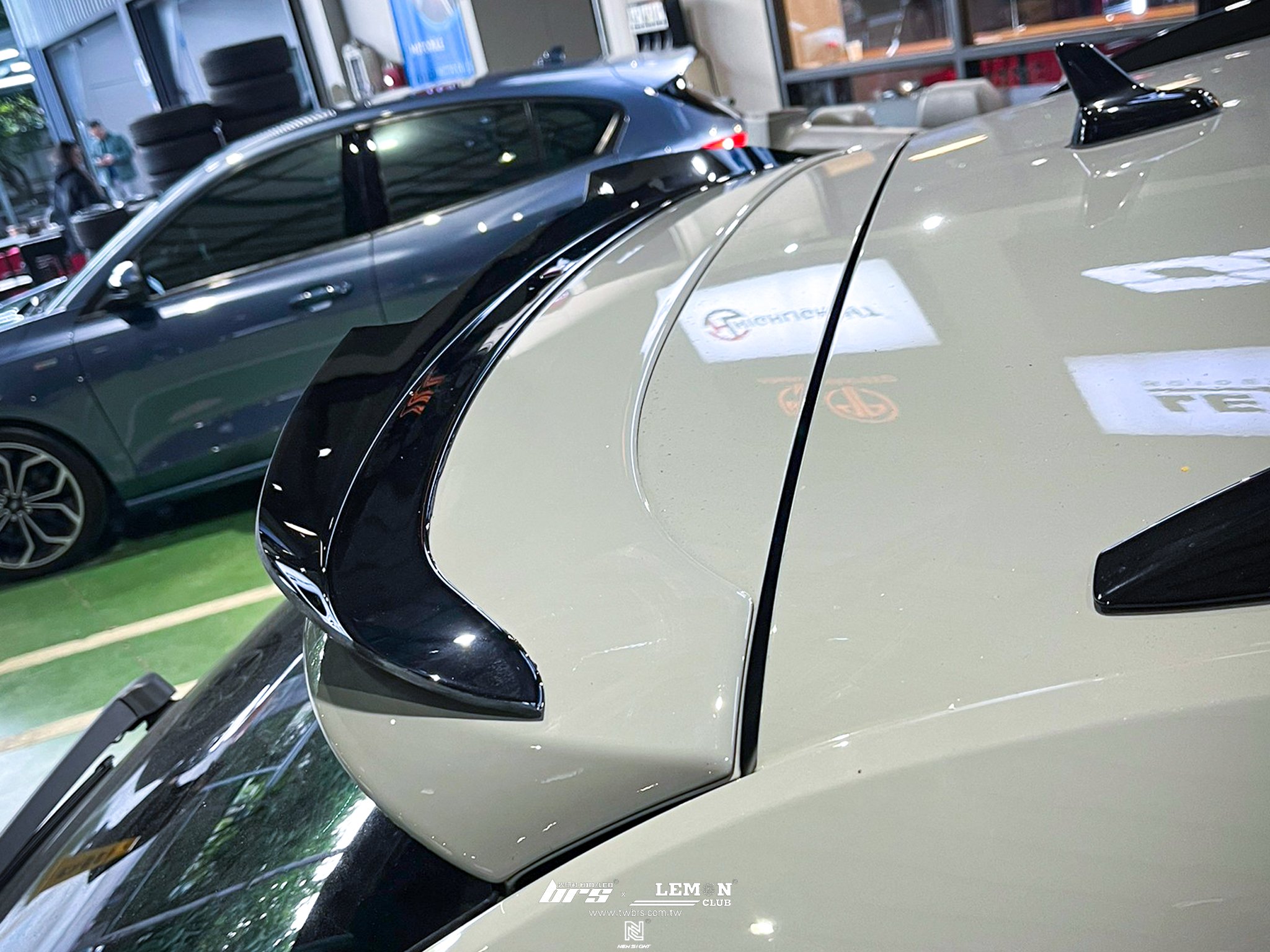 Skoda Superb 安裝 Maxton 尾翼