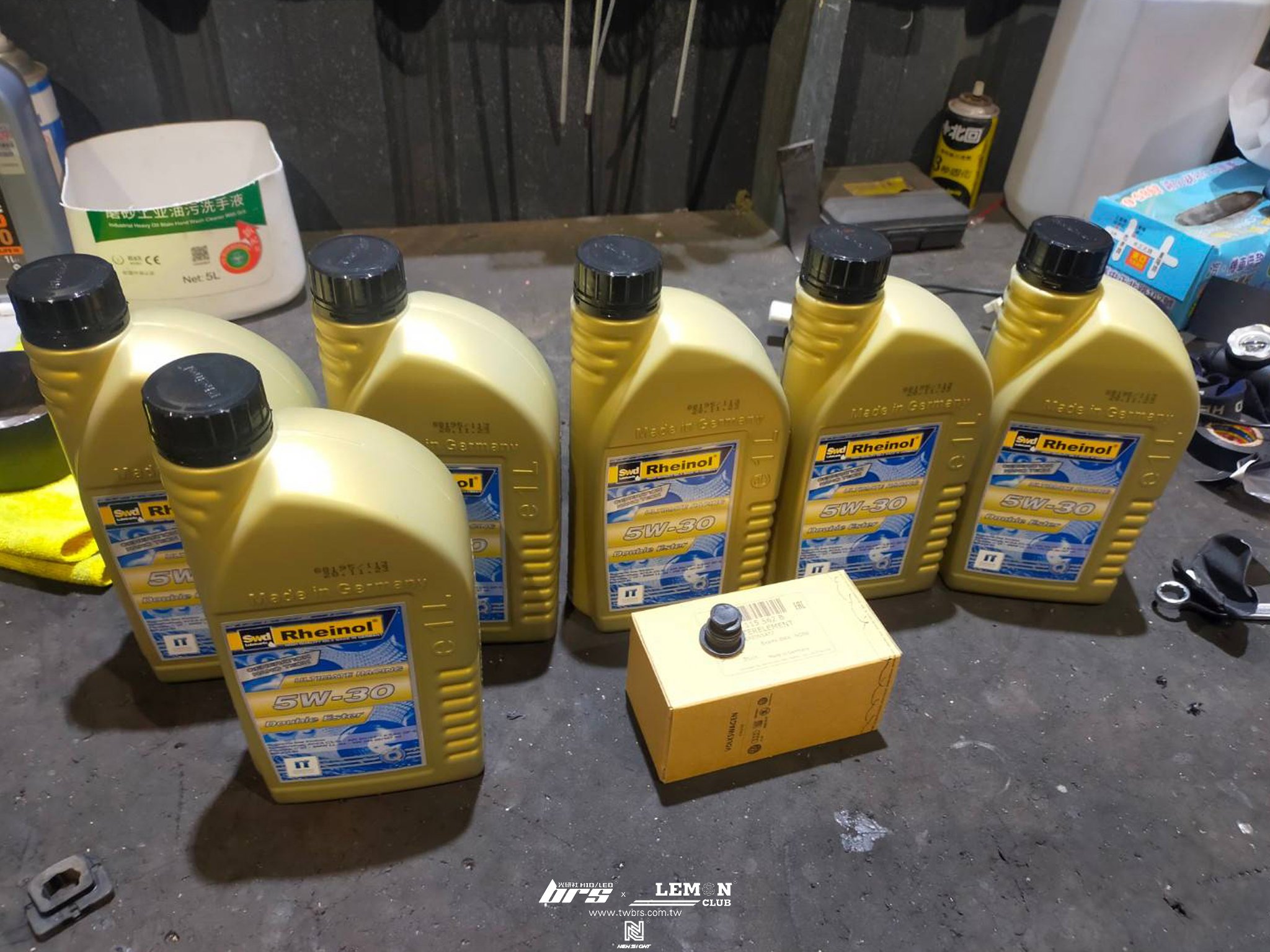 Volkswagen Passat 保養 德國Rheinol萊茵機油5W30更換+原廠機油芯更換+原廠洩油螺絲+原廠洩油螺絲墊片更換