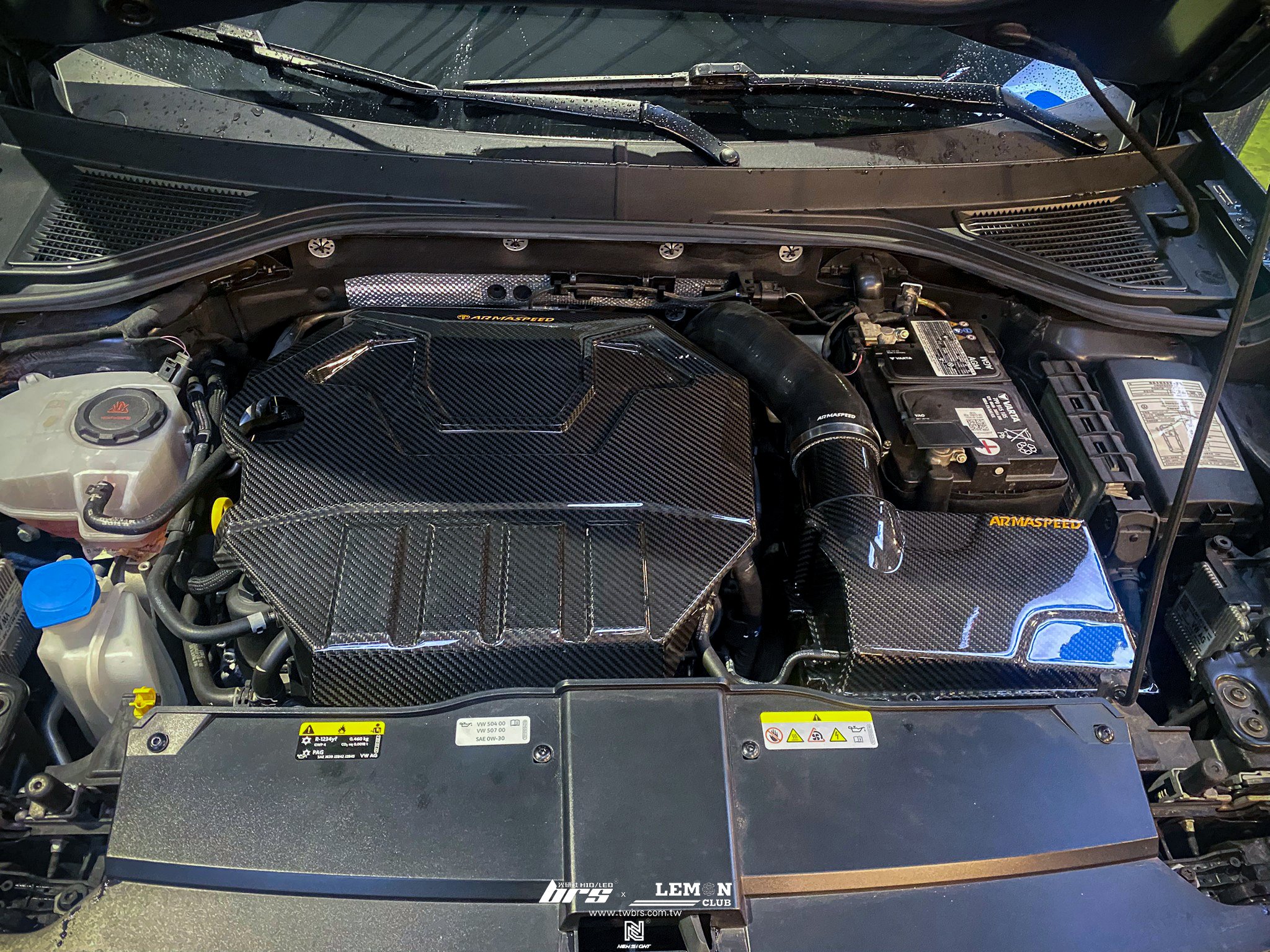 Volkswagen T-ROC 安裝 ARMASPEED碳纖維進氣系統+ARMASPEED碳纖維引擎上蓋