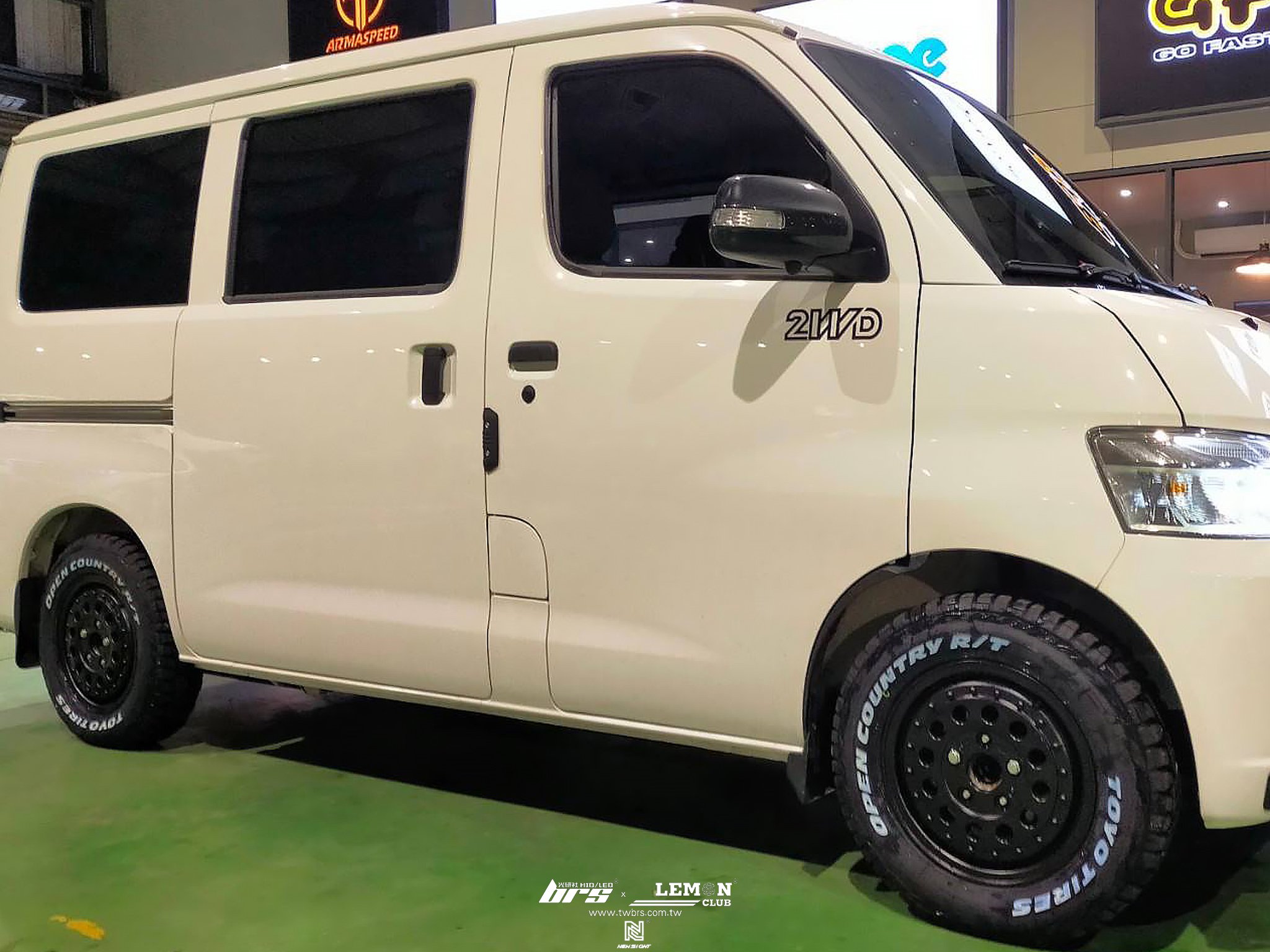Toyota Town Ace 安裝 D2避震器+HARDRACE 可調式第五連桿+HARDRACE 後彈簧緩衝墊+K&N 高流量空氣濾芯+Toyo TIRES T165／80R／14 越野胎