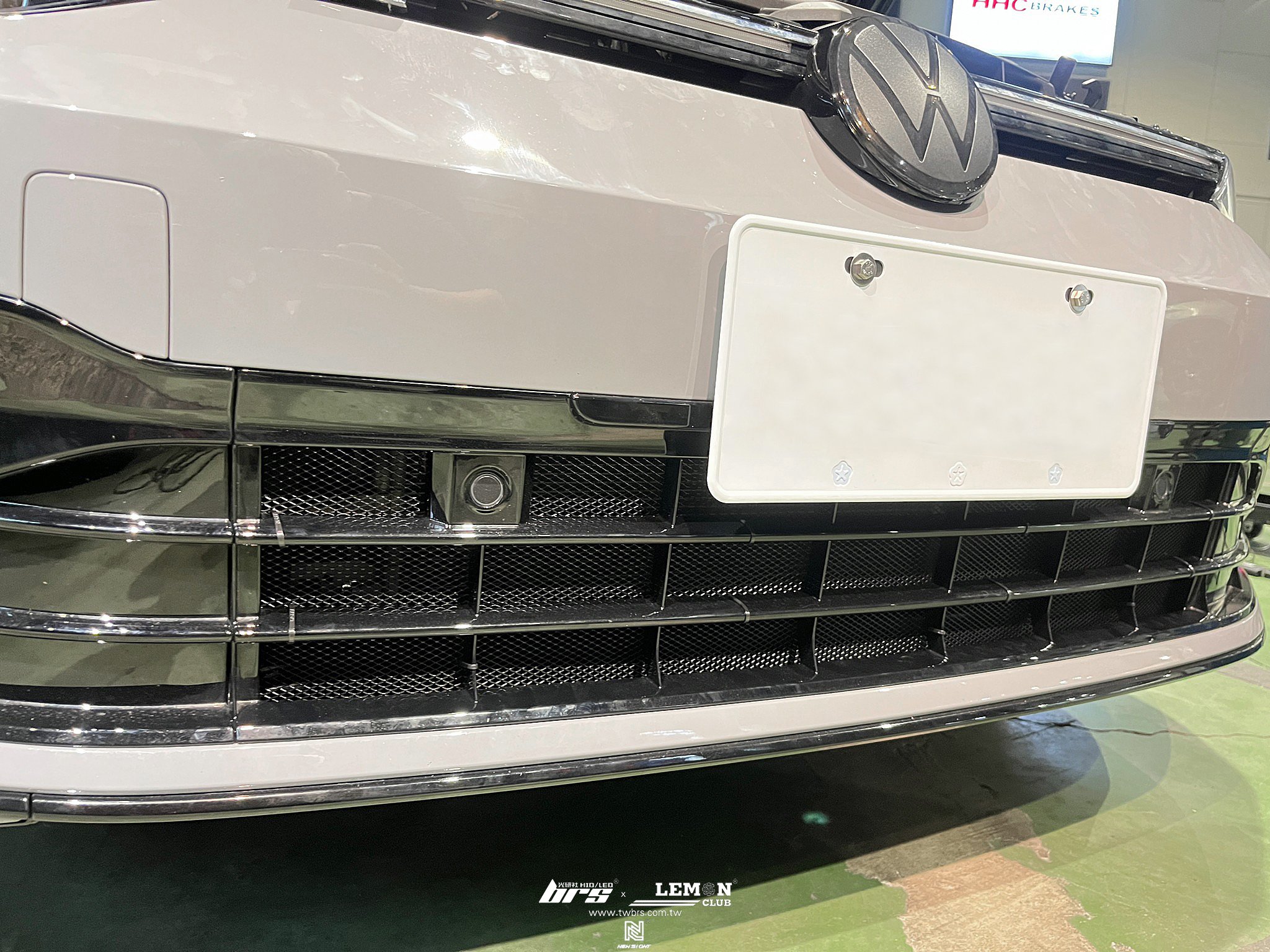 Volkswagen Golf 8 安裝 跳石網