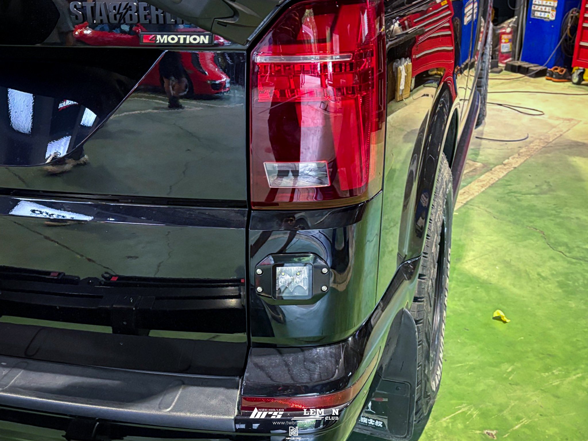 Volkswagen T5 安裝 後保桿探照燈