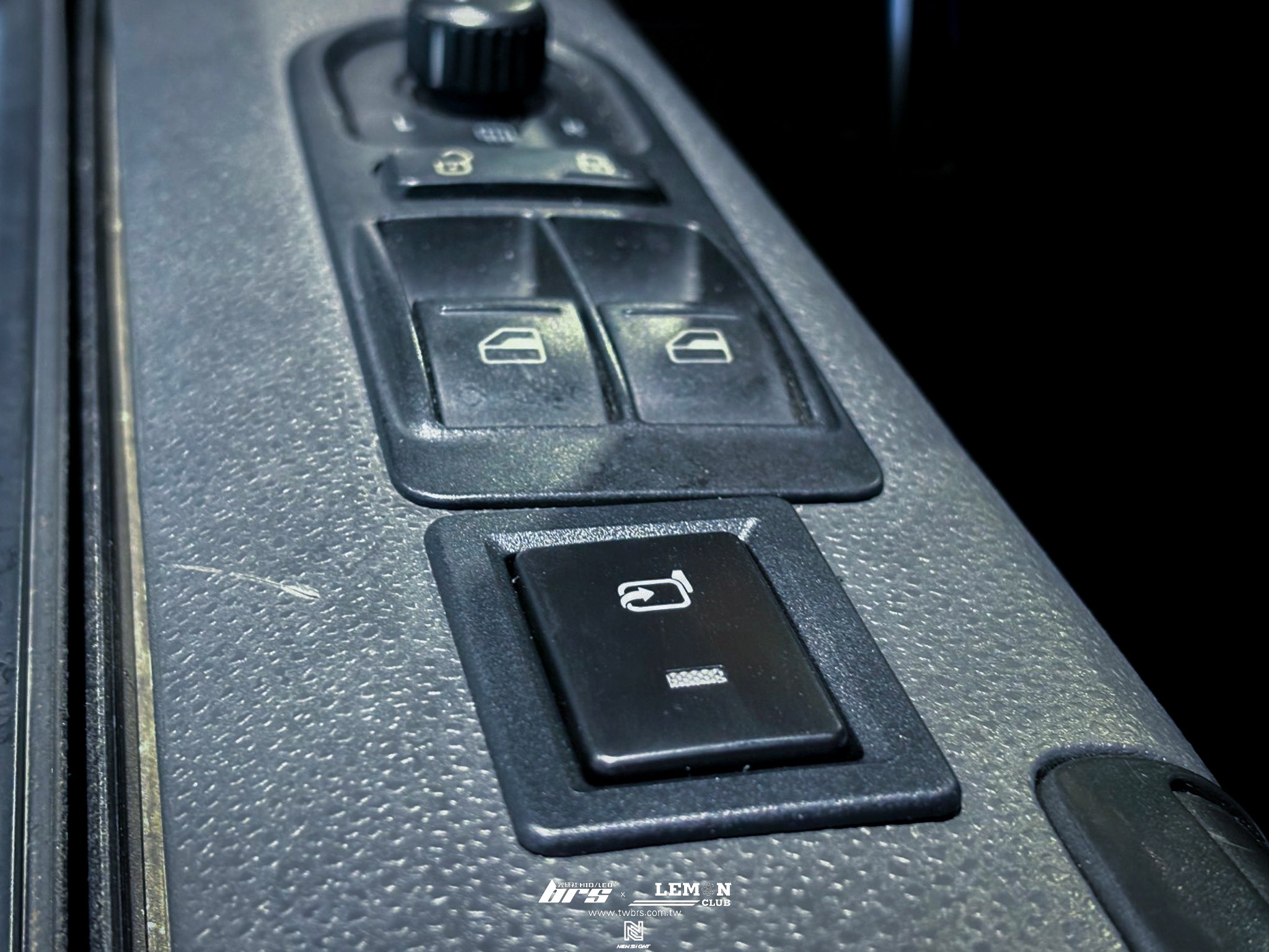 Volkswagen T5 安裝 電折後視鏡+HUNTER 3D電腦四輪定位