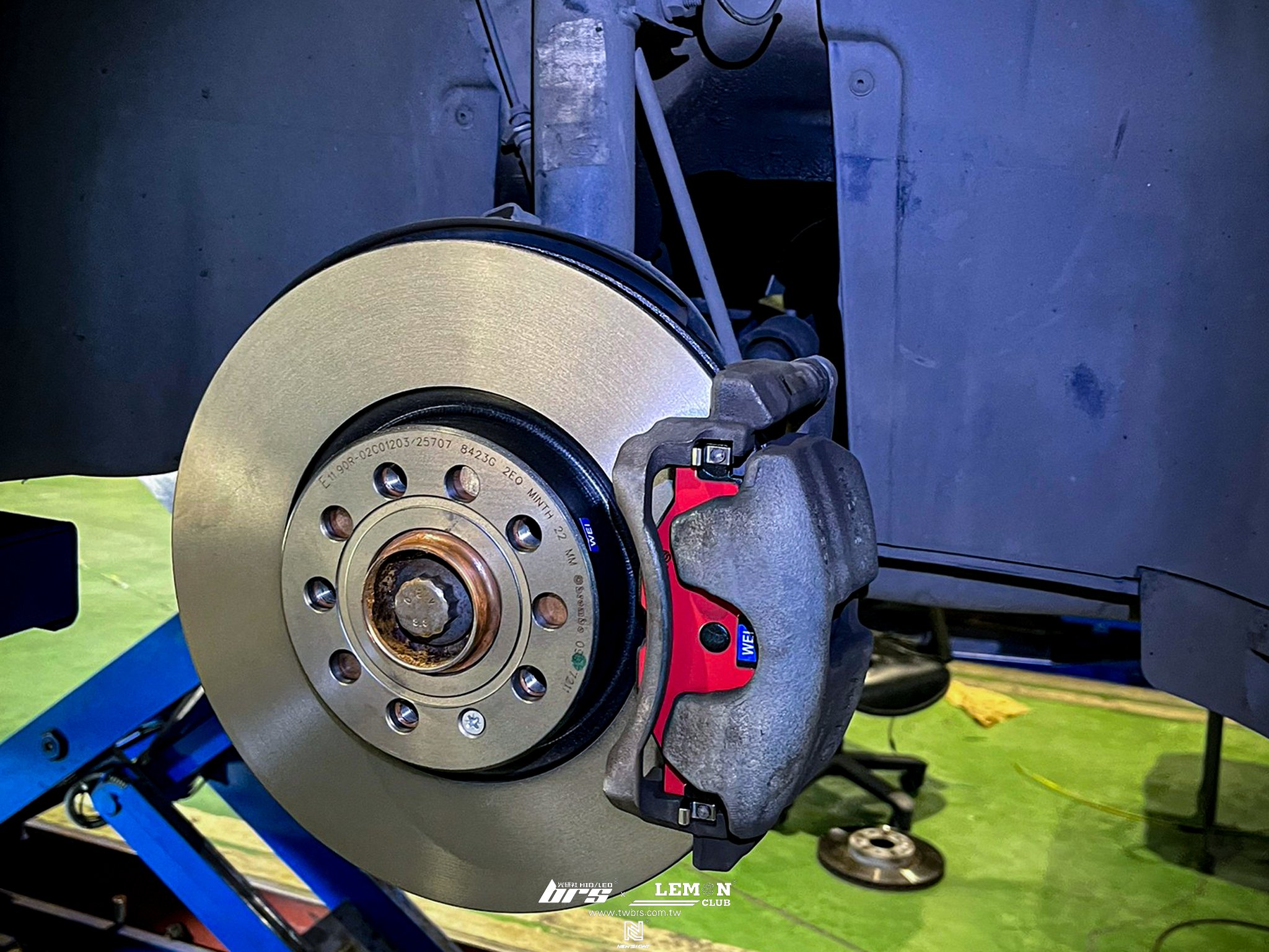 Volkswagen New Tiguan 安裝 前Brembo平盤+前Brembo來令片(紅皮)+專用尾門燈