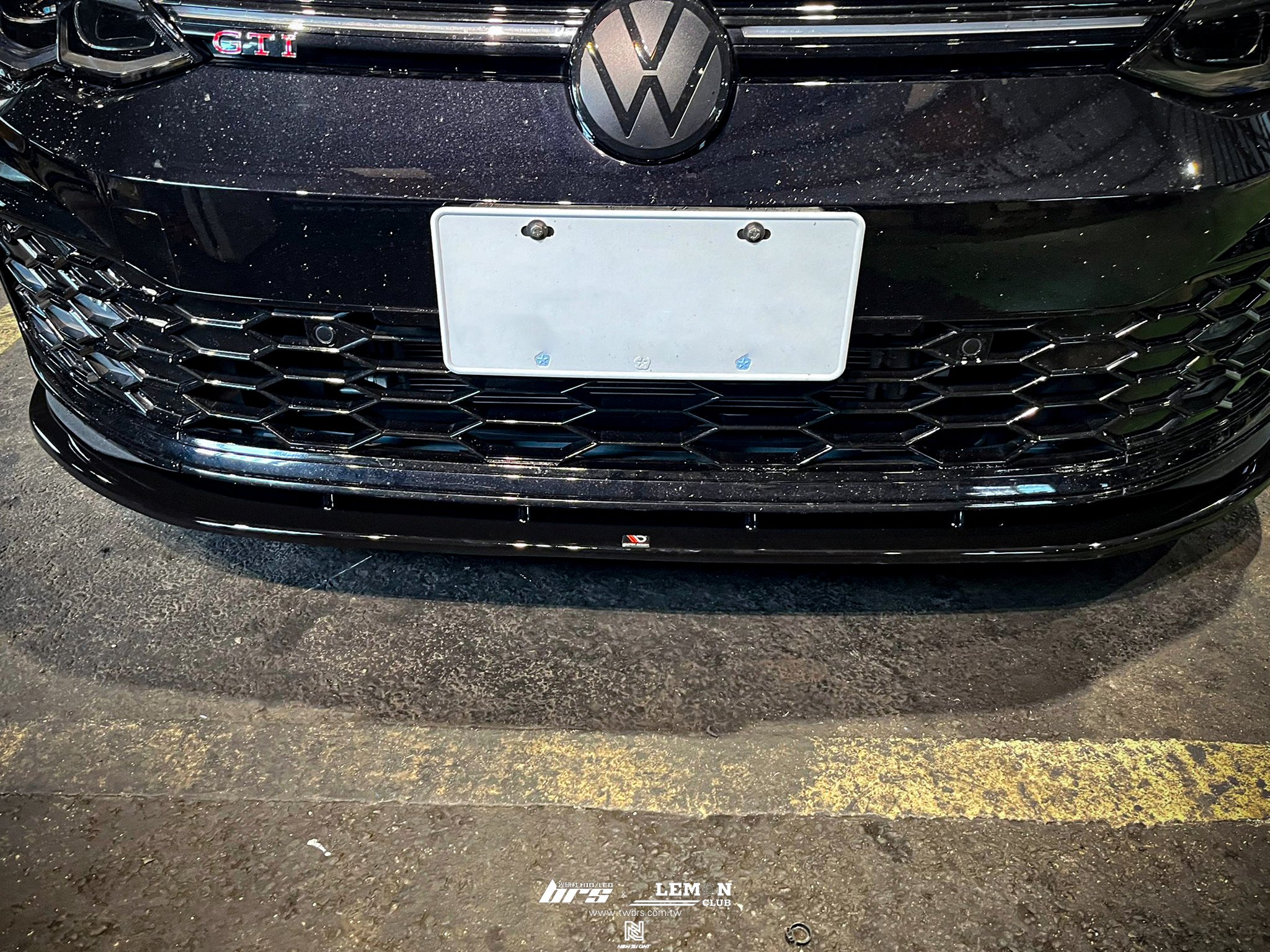 Volkswagen Golf 8 GTI 安裝 類MAX前下巴