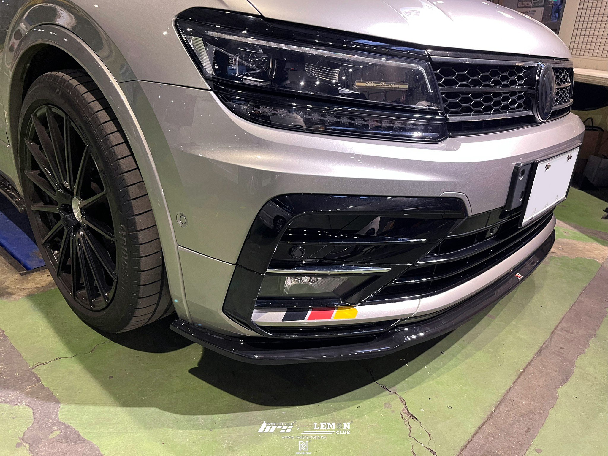 Volkswagen New Tiguan R-Line 安裝 類MAX前下巴