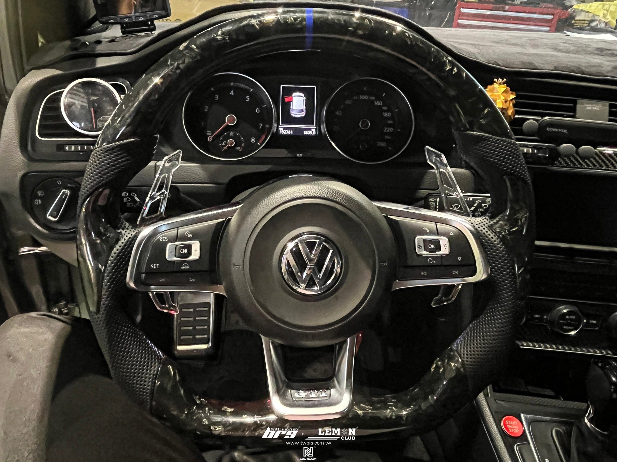 Volkswagen Golf 7 安裝 MQB鍛造碳纖維方向盤