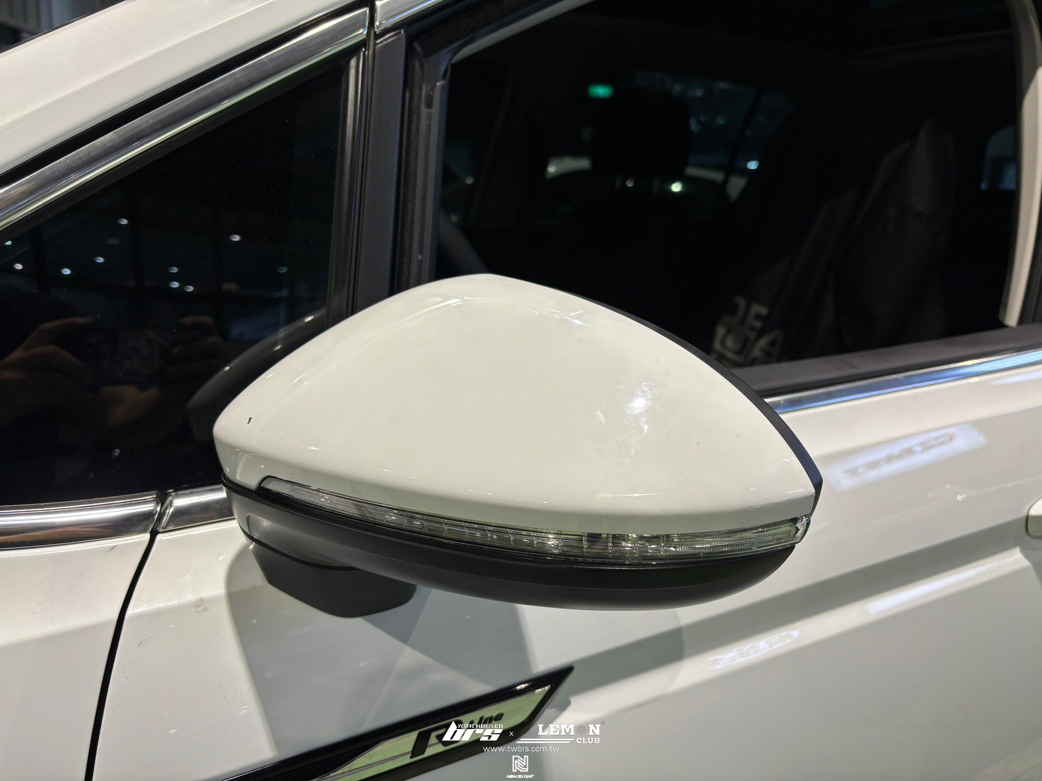 Volkswagen Touran 安裝 後視鏡總成更換