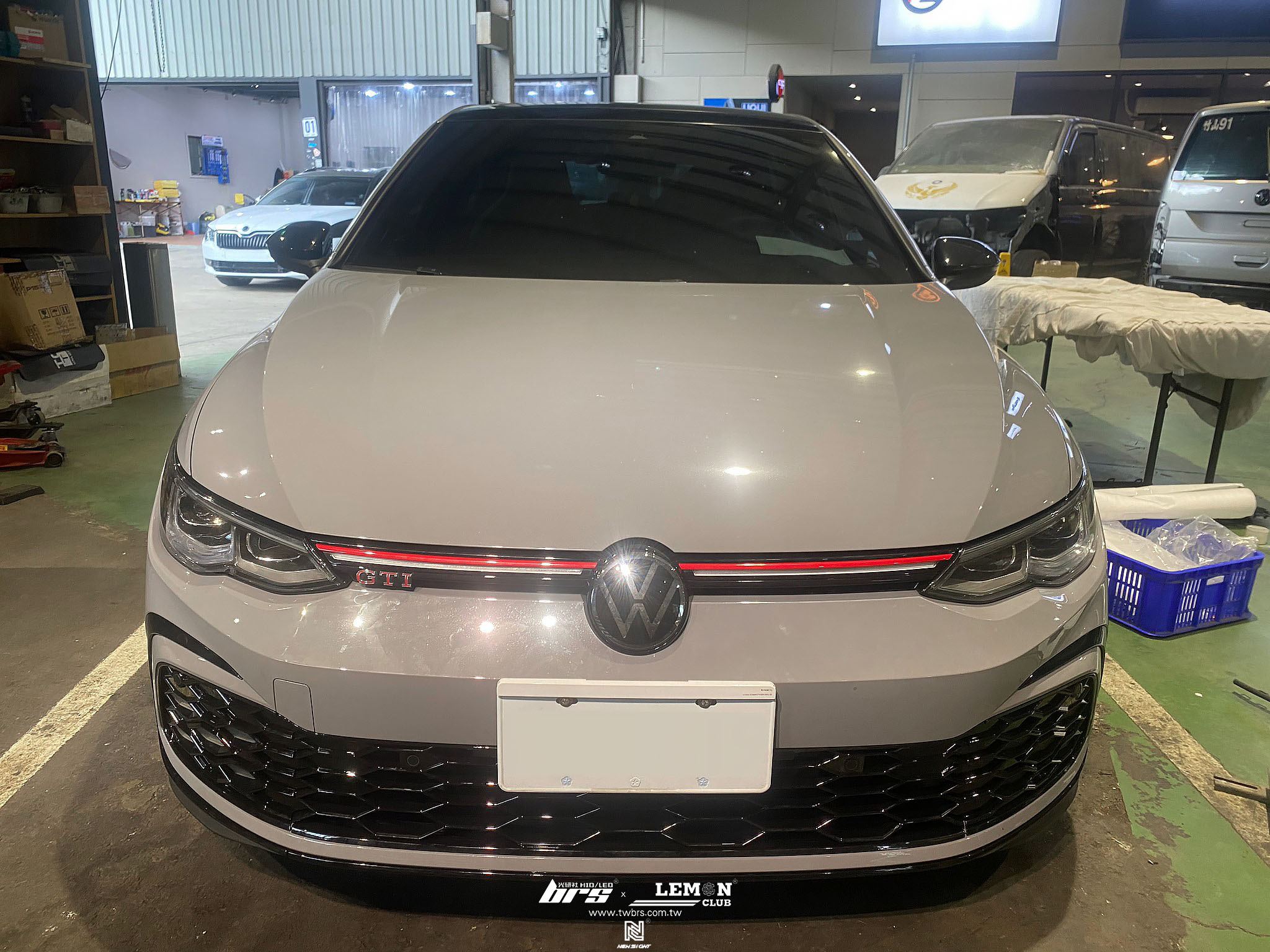 Volkswagen Golf 8 GTI 安裝 夜色套件