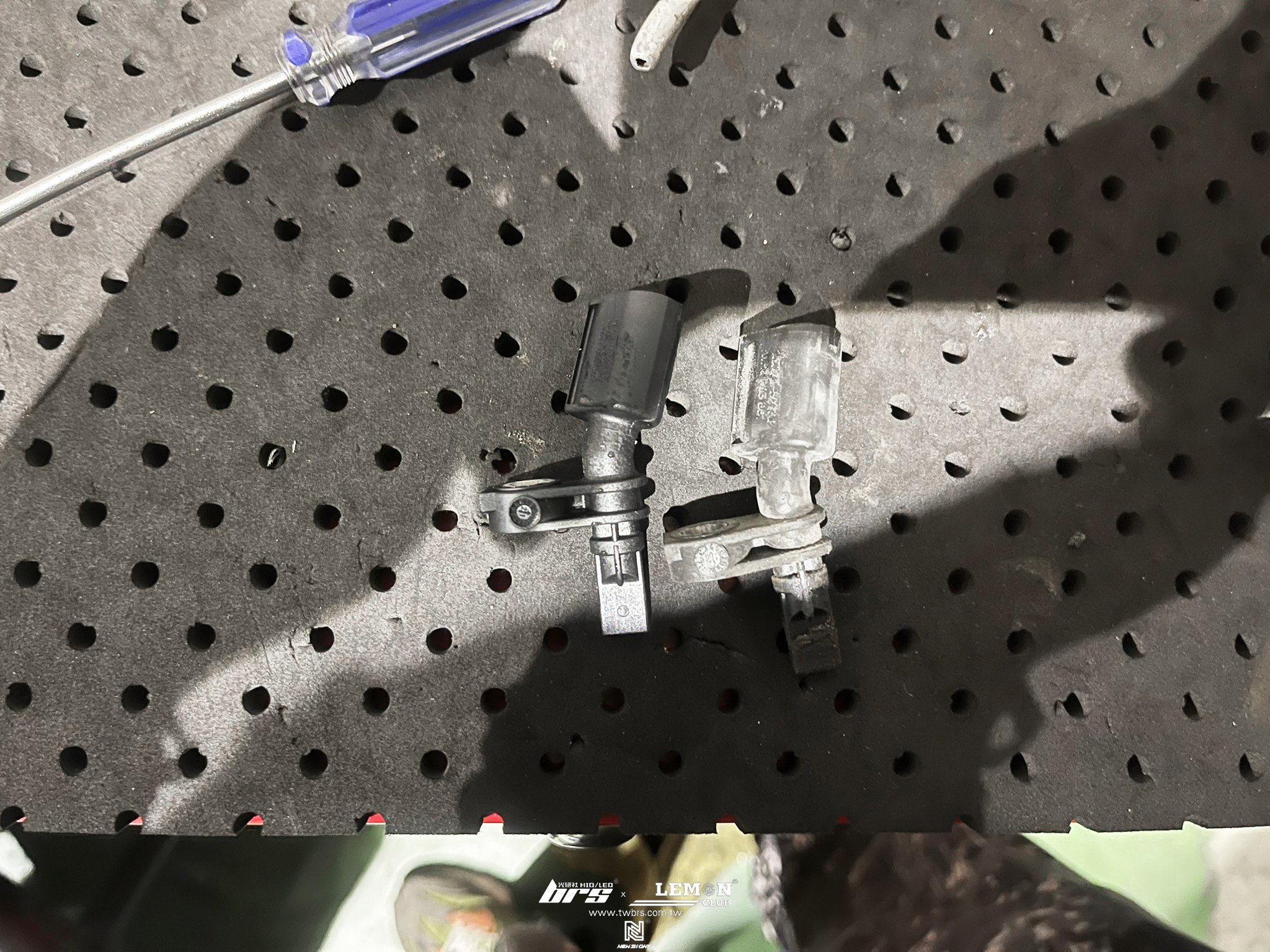 Volkswagen Golf 7 安裝 左前輪速感知器