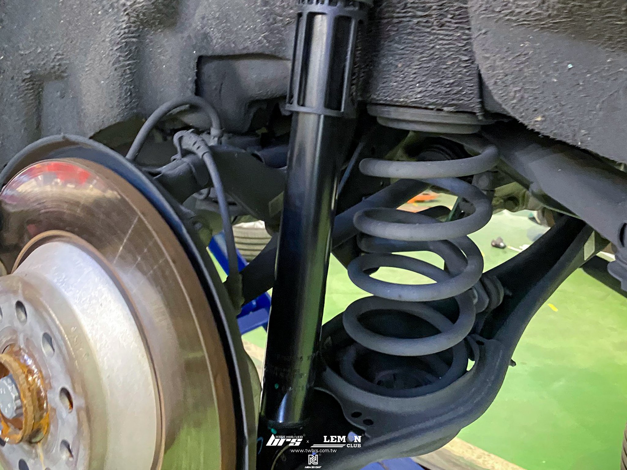 Volkswagen New Tiguan 安裝 前後避震器+HUNTER 3D電腦四輪定位