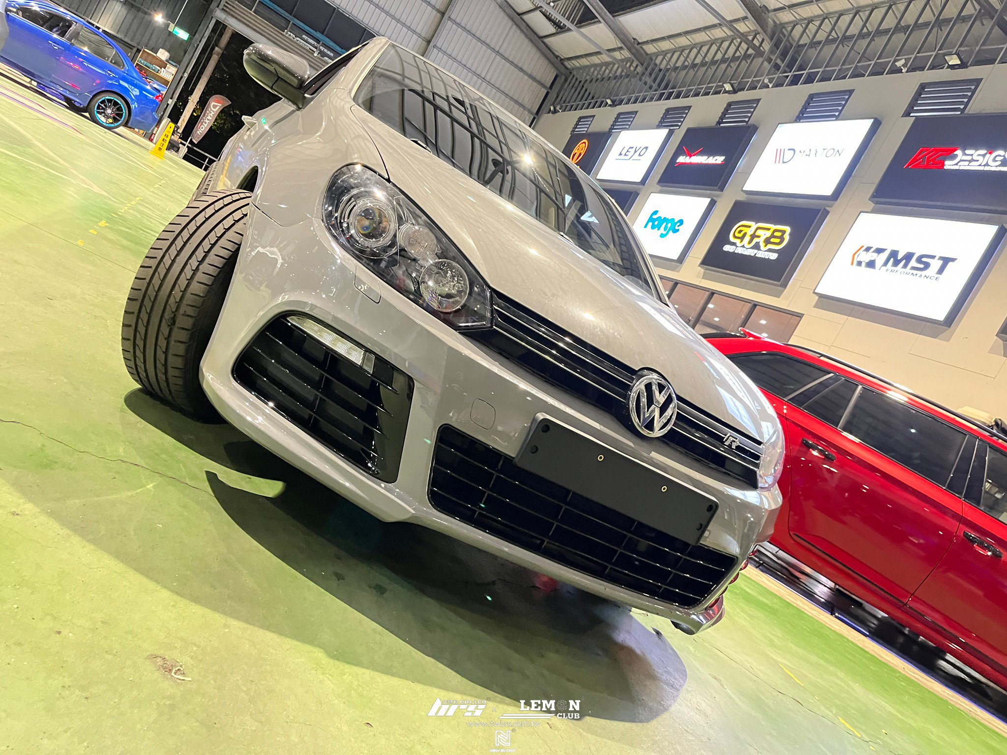 Volkswagen Golf 6 安裝 R20前保桿