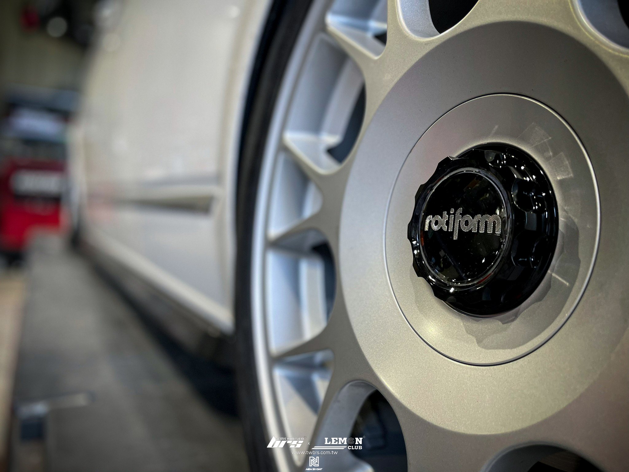 Volkswagen T6.1 Ocran 安裝 ROTIFORM CAST TUF-R 19吋鋁圈+Hankook K127 255/40/19輪胎