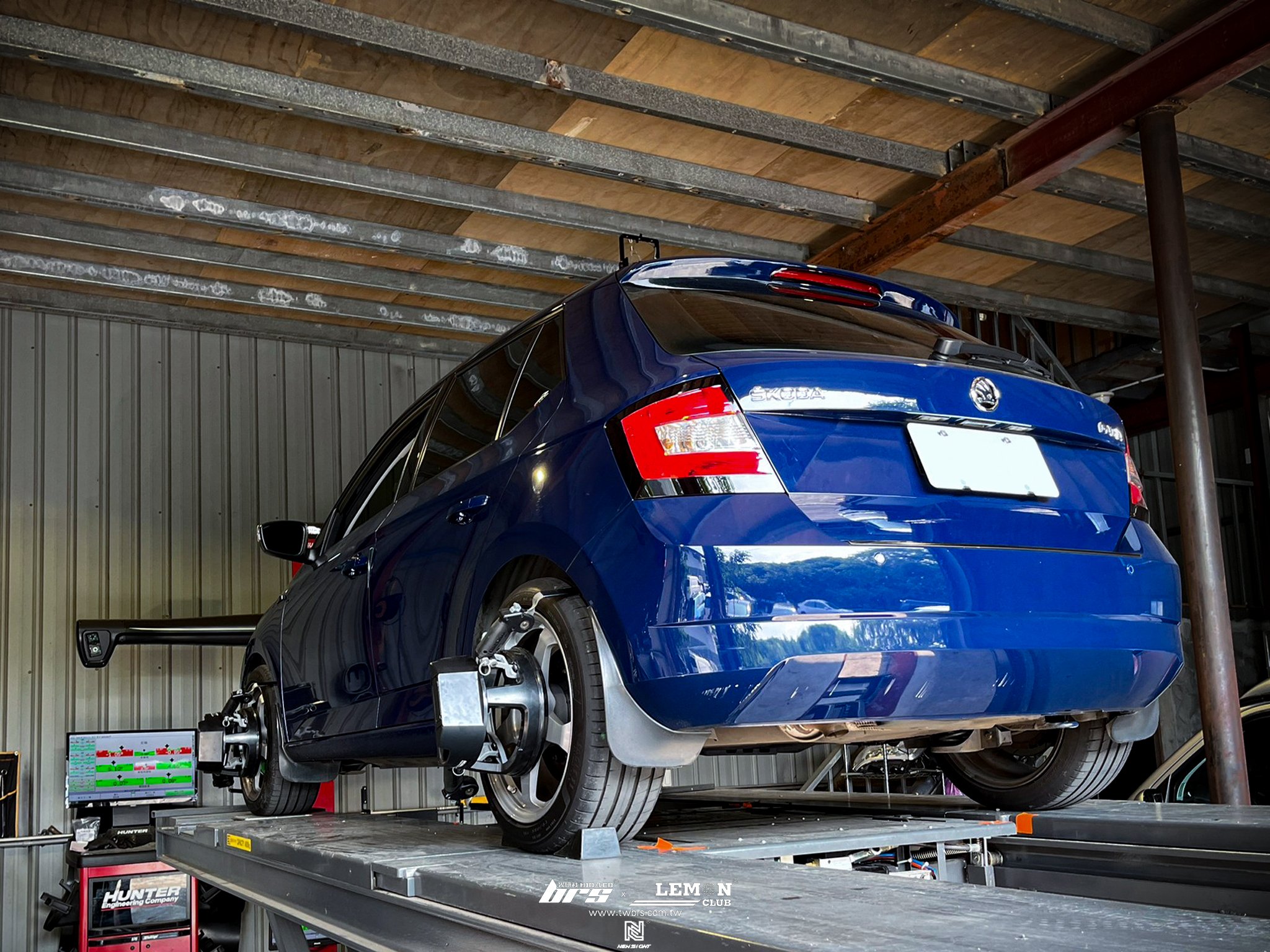 Skoda Fabia 安裝 HARDRACE三角架鐵套+HUNTER 3D電腦四輪定位