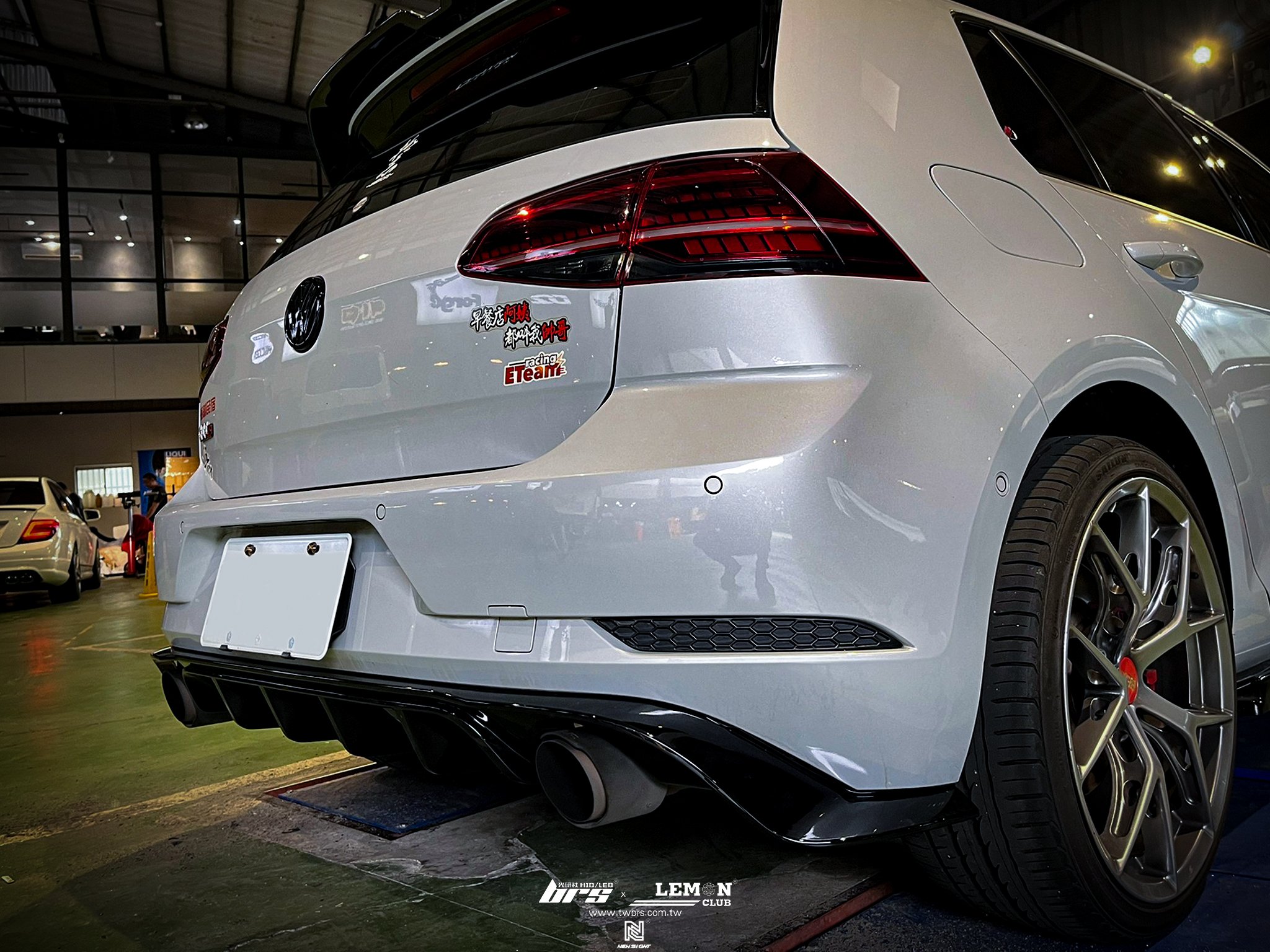 Volkswagen Golf 7.5 GTI 安裝 類TCR後下巴