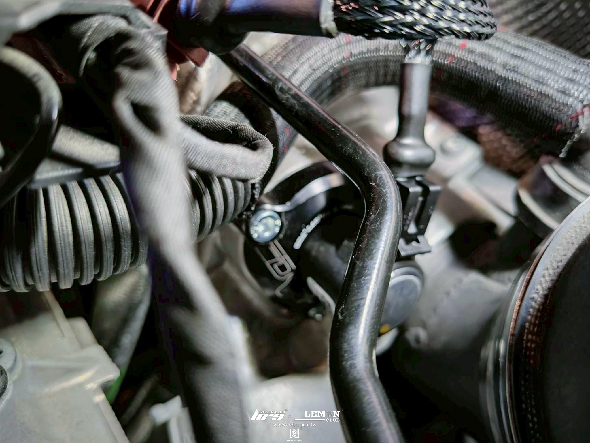 Skoda Superb 安裝 GFB DV+ VAG 電子強化洩壓閥+原廠直接式胎壓系統搭配原廠氣嘴