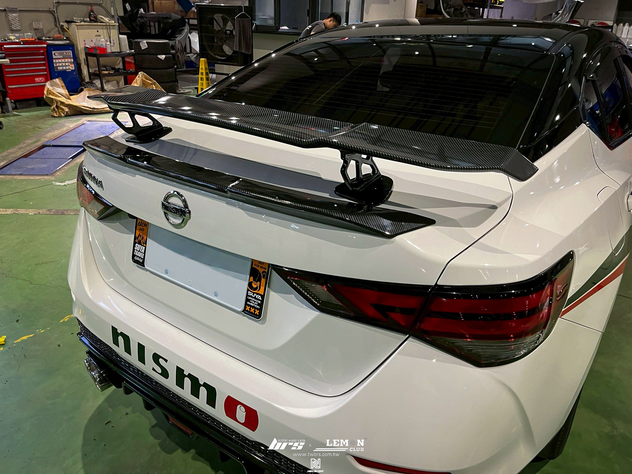 Nissan Sentra 安裝 碳纖維戰鬥尾翼