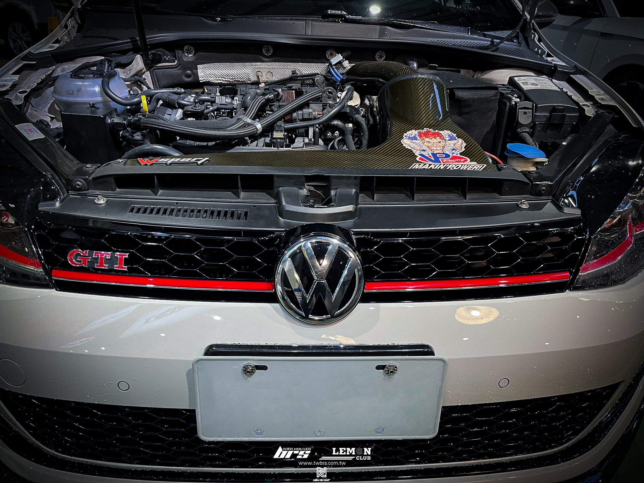 Volkswagen Golf 7 GTI 安裝 副廠水箱罩