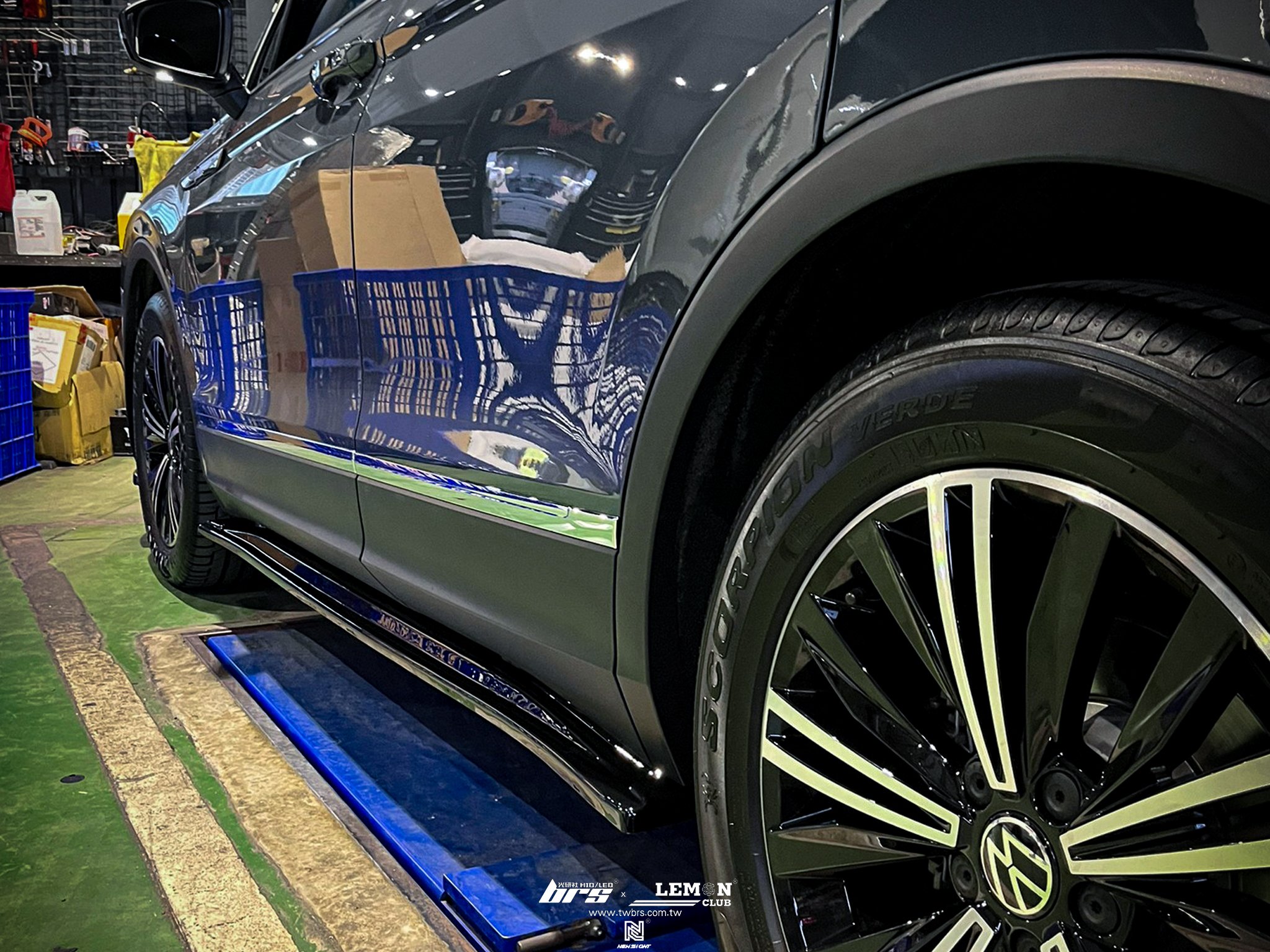 Volkswagen New Tiguan 安裝 類MAX側裙+後桶R標