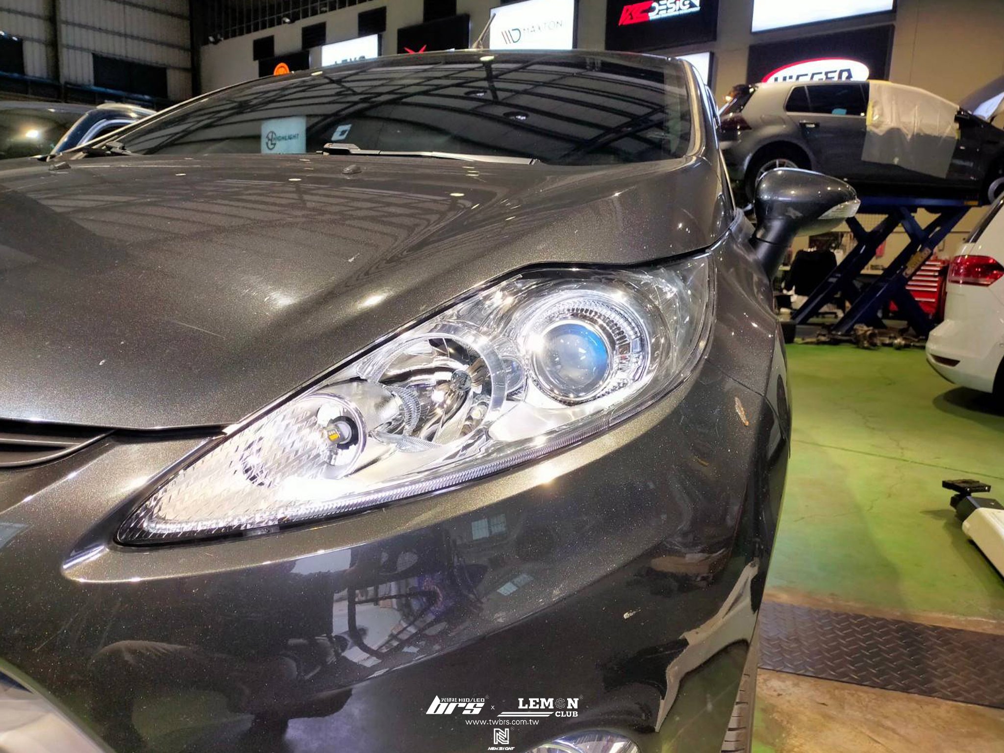 Ford Fiesta 安裝 魚眼大燈總成