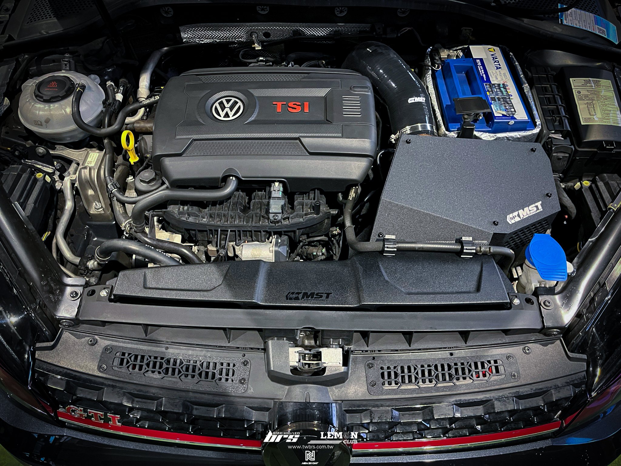 Volkswagen Golf 7.5 GTI 安裝 MST EA888進氣導風罩