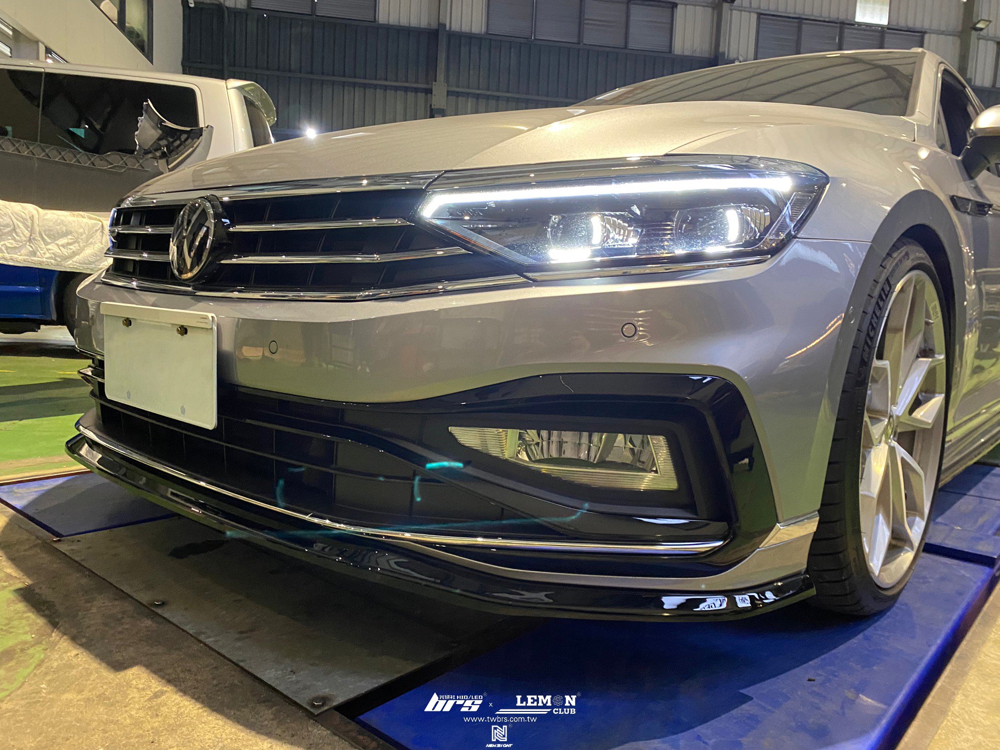 Volkswagen Passat 安裝 B8.5前保桿+水箱罩
