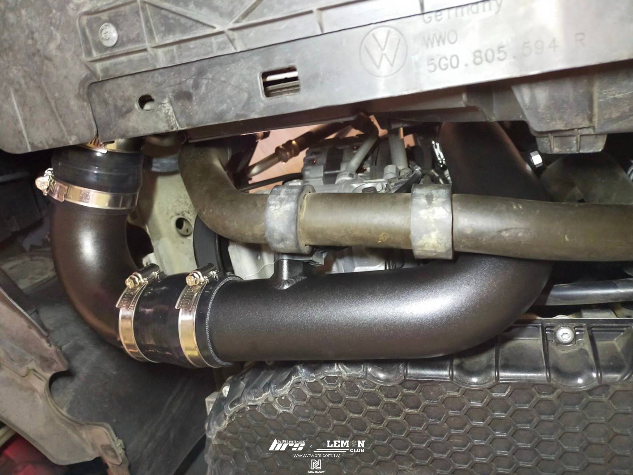 Volkswagen Golf 7.5 GTI 安裝 BARKERLI渦輪管