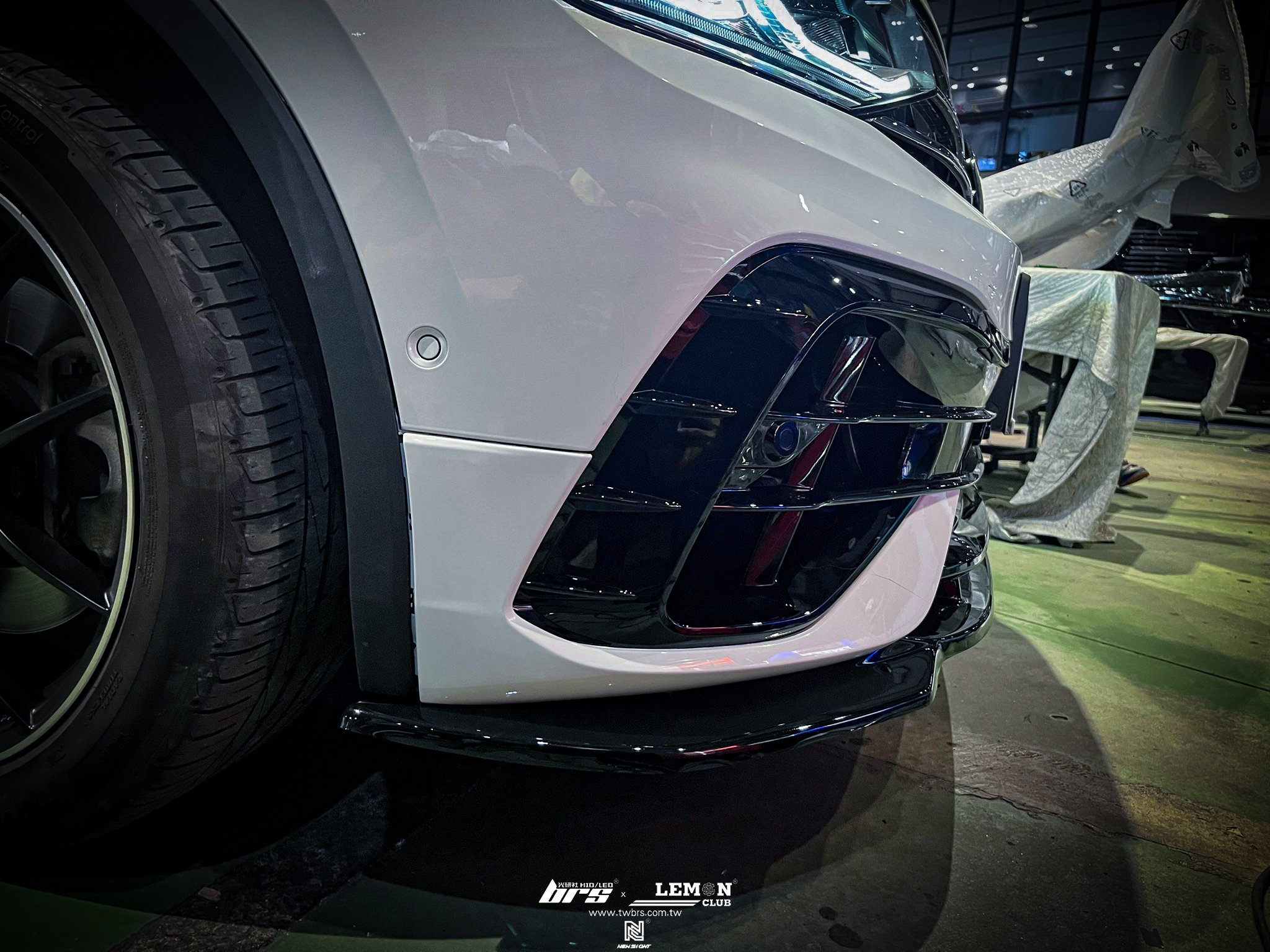 Volkswagen New Tiguan 安裝 Tiguan R前保桿+後中包+Tiguan R類MAX前下巴