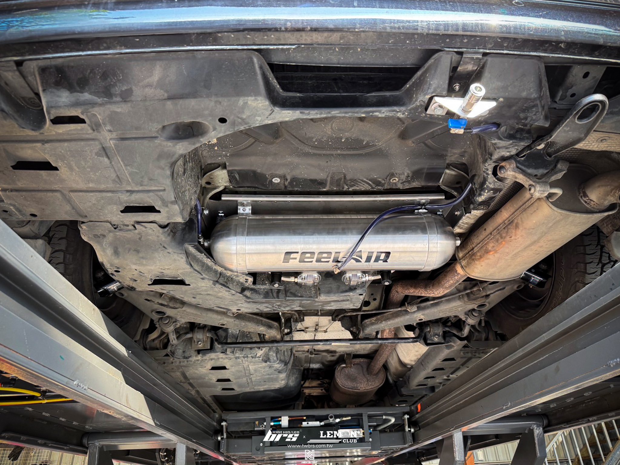 Volkswagen T6.1 Caravelle 安裝 Cruize17吋越野風鋁圈+BFGoodrich TRAIL-TERRAIN TA輪胎+SONAR大燈總成+Highlight高階LED大燈