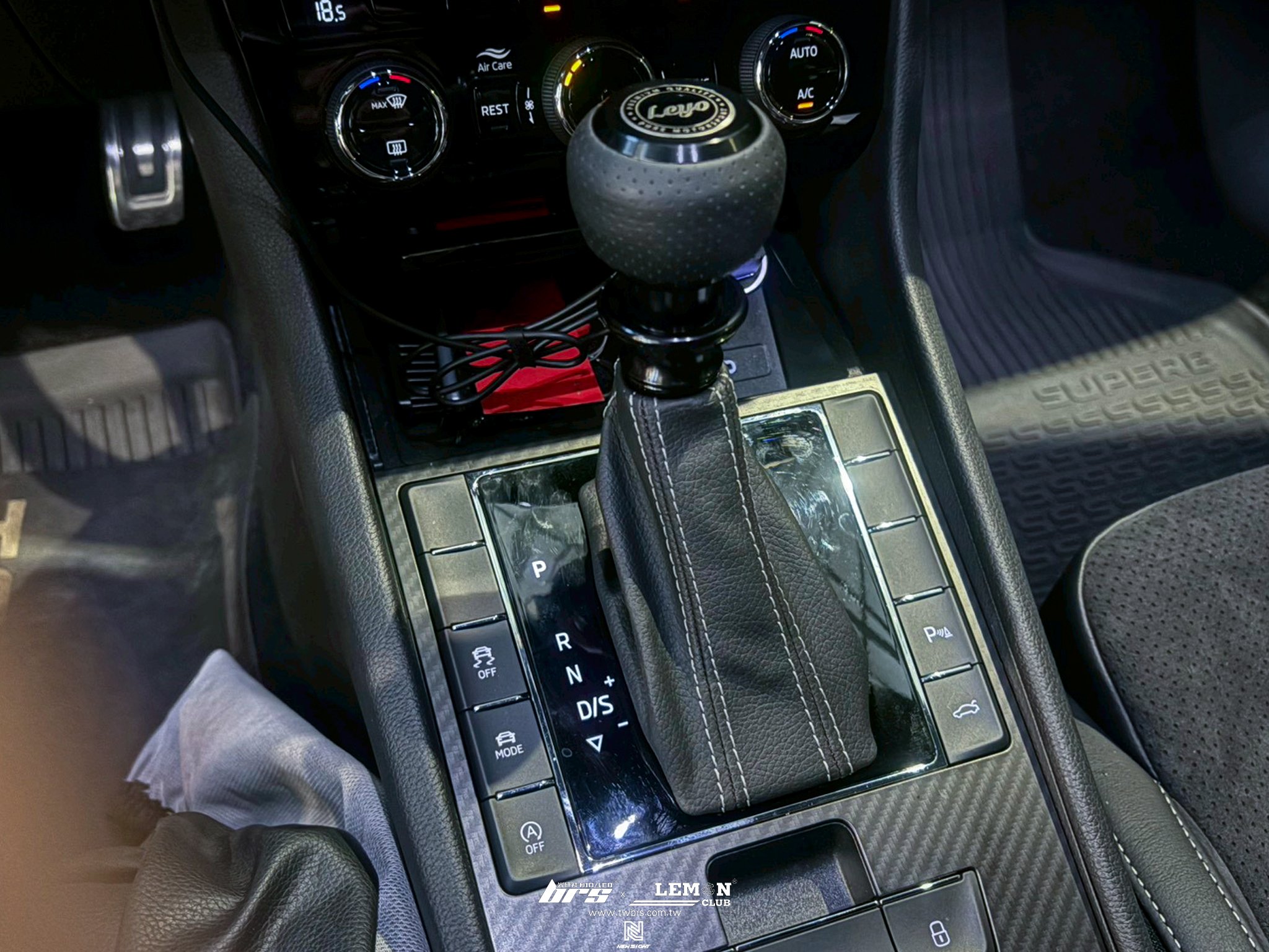 Skoda Superb 安裝 VARTA N70 70AH電瓶更換(德製)+Leyo皮革自排排檔頭