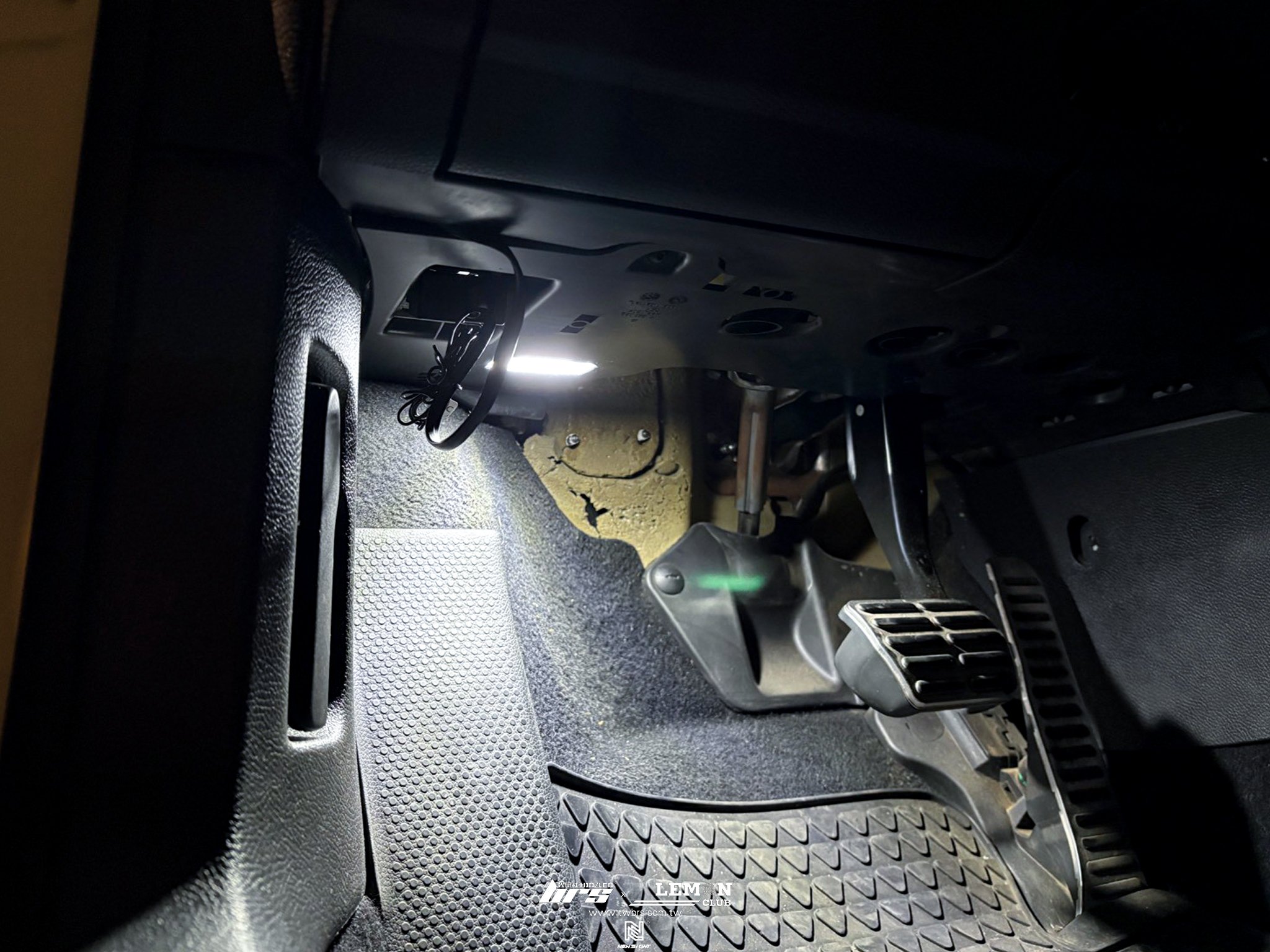 Volkswagen Scirocco 安裝 牌照燈+腳窩燈+室內燈